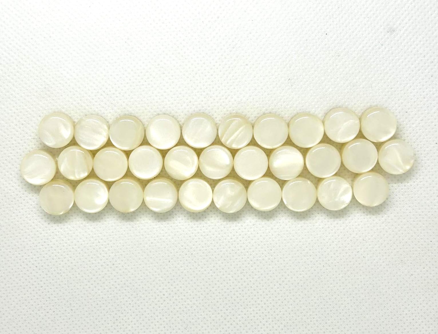 Generic Set of 31 Accordion Bottoms. Color: White Pearl (no screw) 11 x 6.5 mm, BOTTWHTP11X6.5