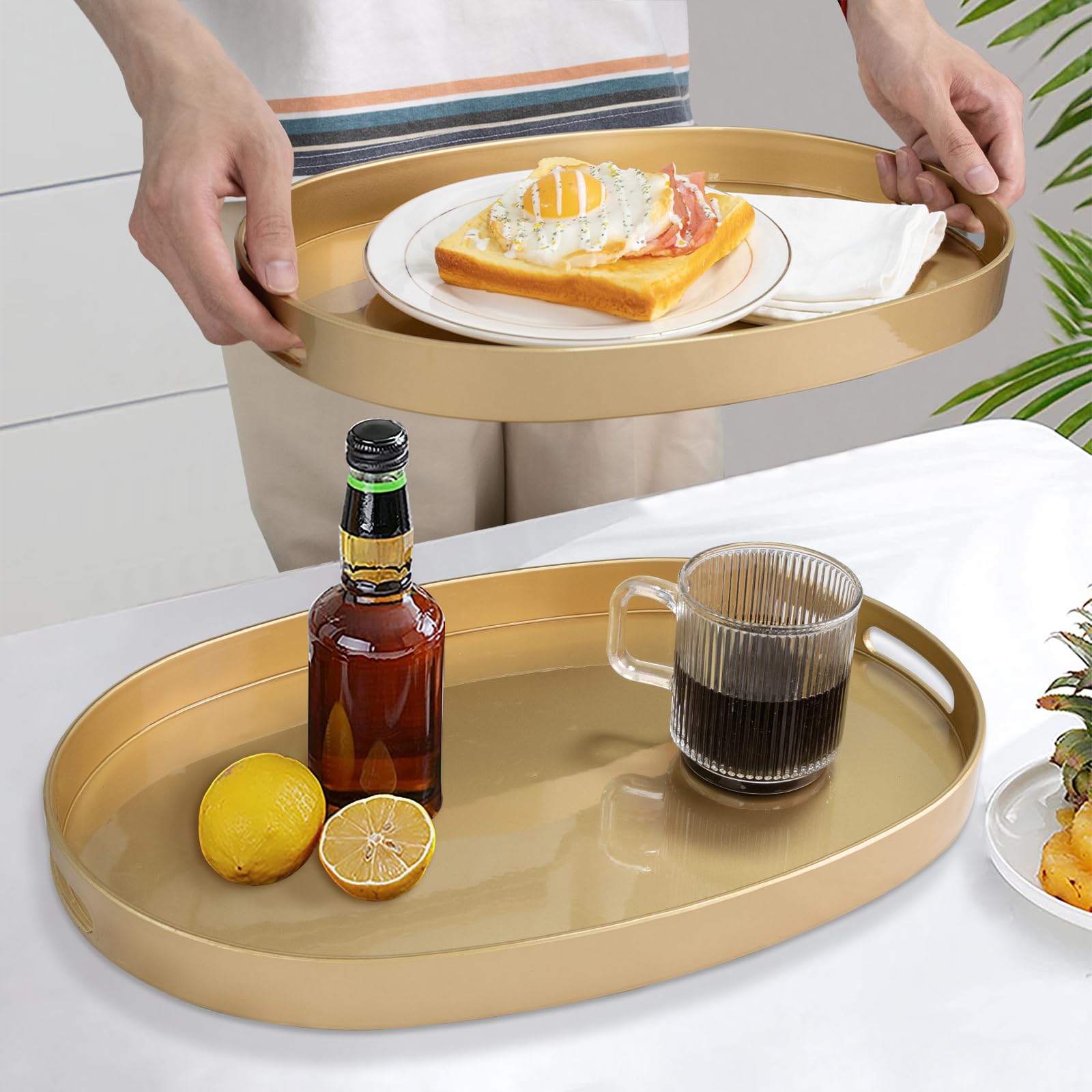 MAONAME Bandejas doradas para servir con asas, bandejas decorativas ovaladas para mesa de café, juego de 2, bandejas de tocador de plástico para otomana, sala de estar