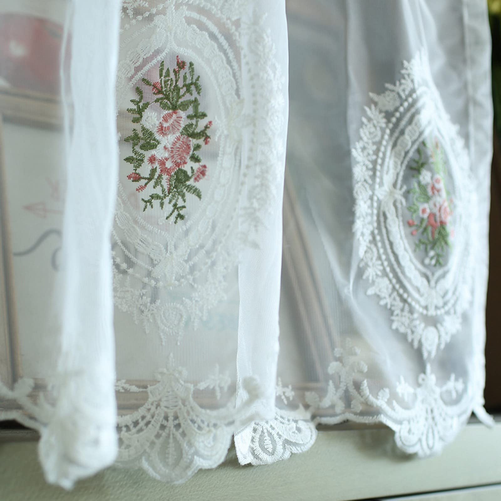 A.Monamour Tenda Corta per Finestra Piccola Voile Bianco Ricamo In Pizzo Floreale Trasparente Con Fiocco Tendina Tenda da Cucina Bistrot Caffè Mezza Tenda Mantovana Tenda a Vetro Tenda a Pannello