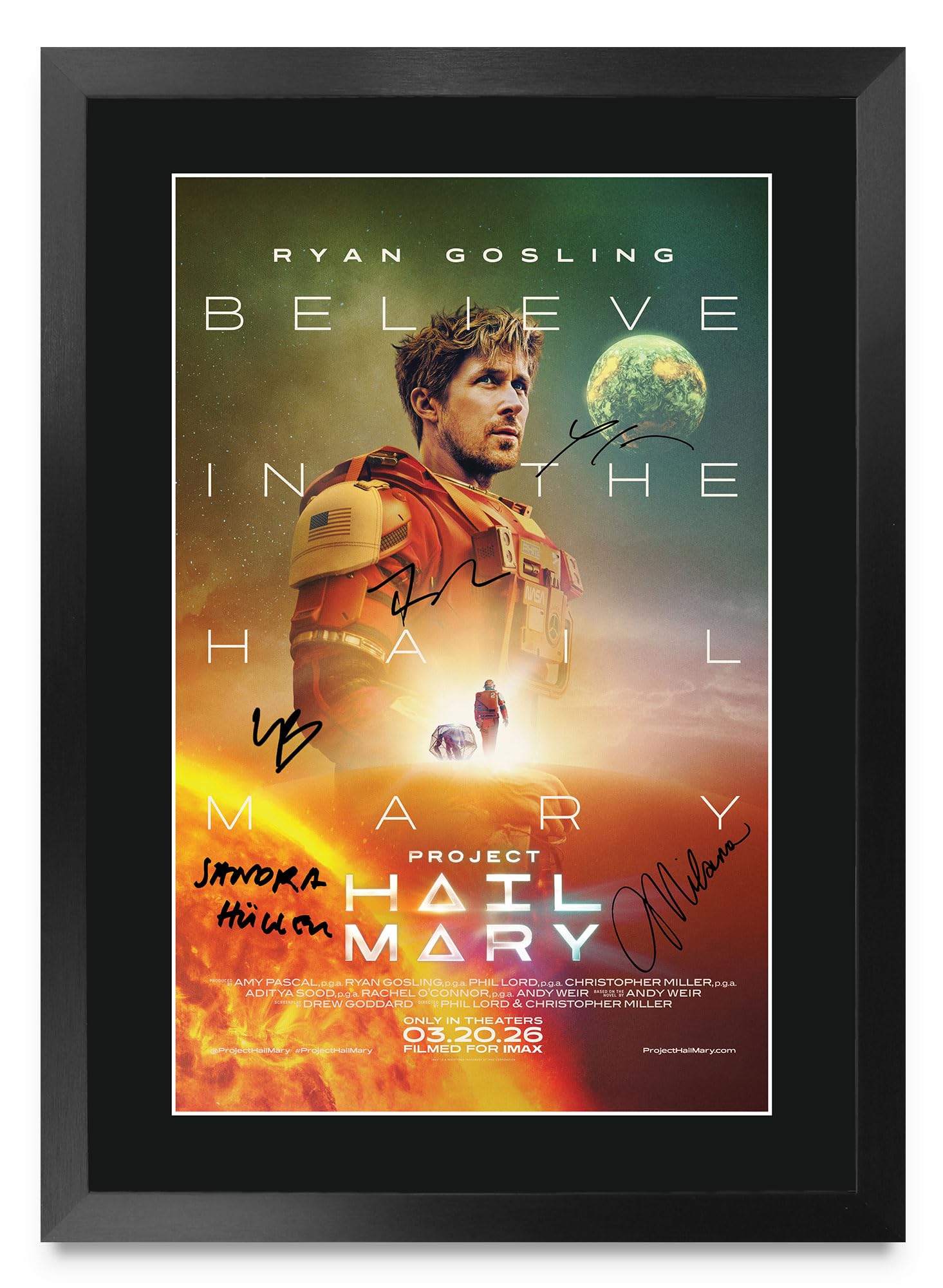 HWC Trading Project Hail Mary Geschenke Geduckter Poster Signiertes Autogramm Foto für Fans von Film Memorabilien - A3 Gerahmt (ID-006209)
