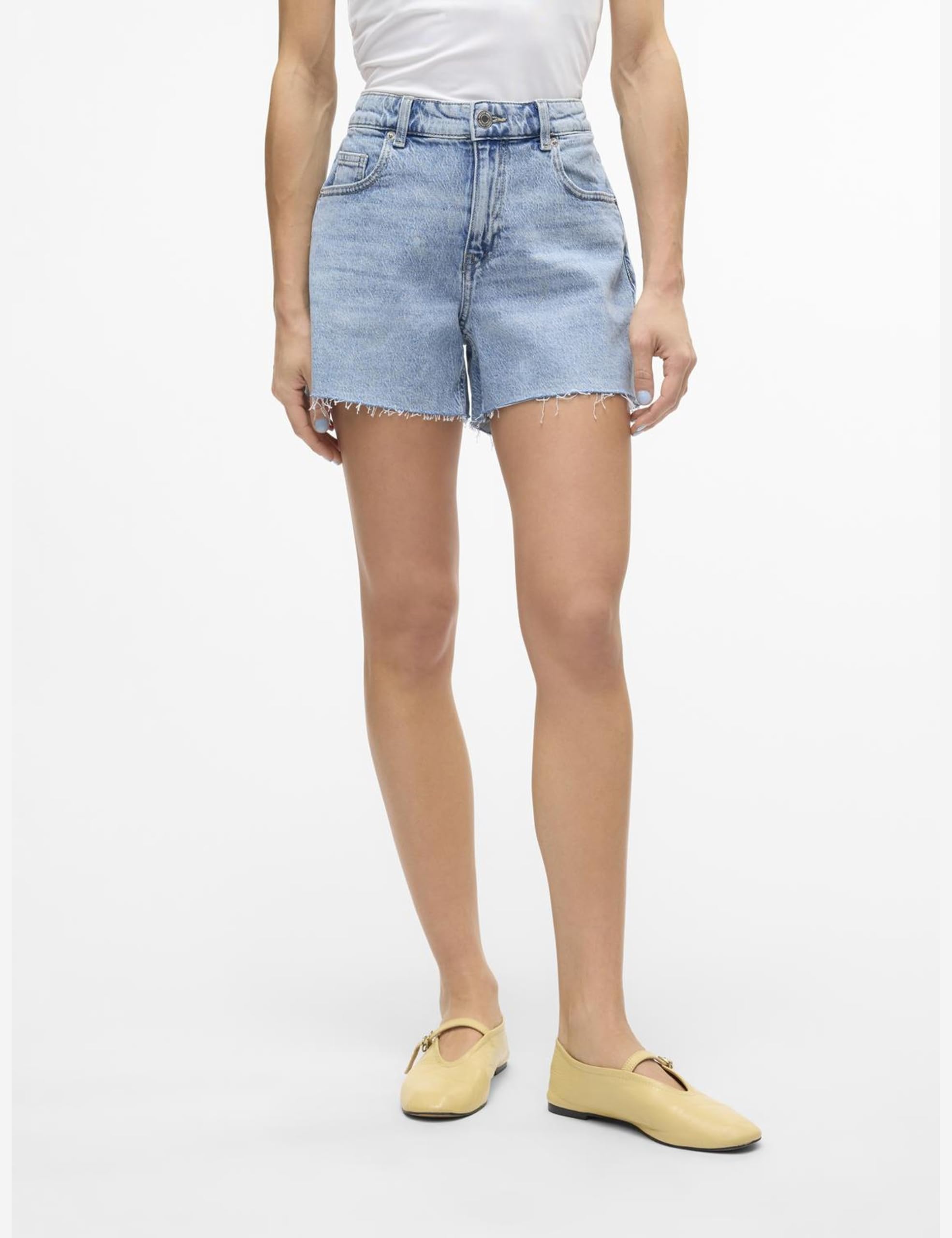 VERO MODA Short en Jean Femme avec Ourlet à Franges et Fermeture éclair