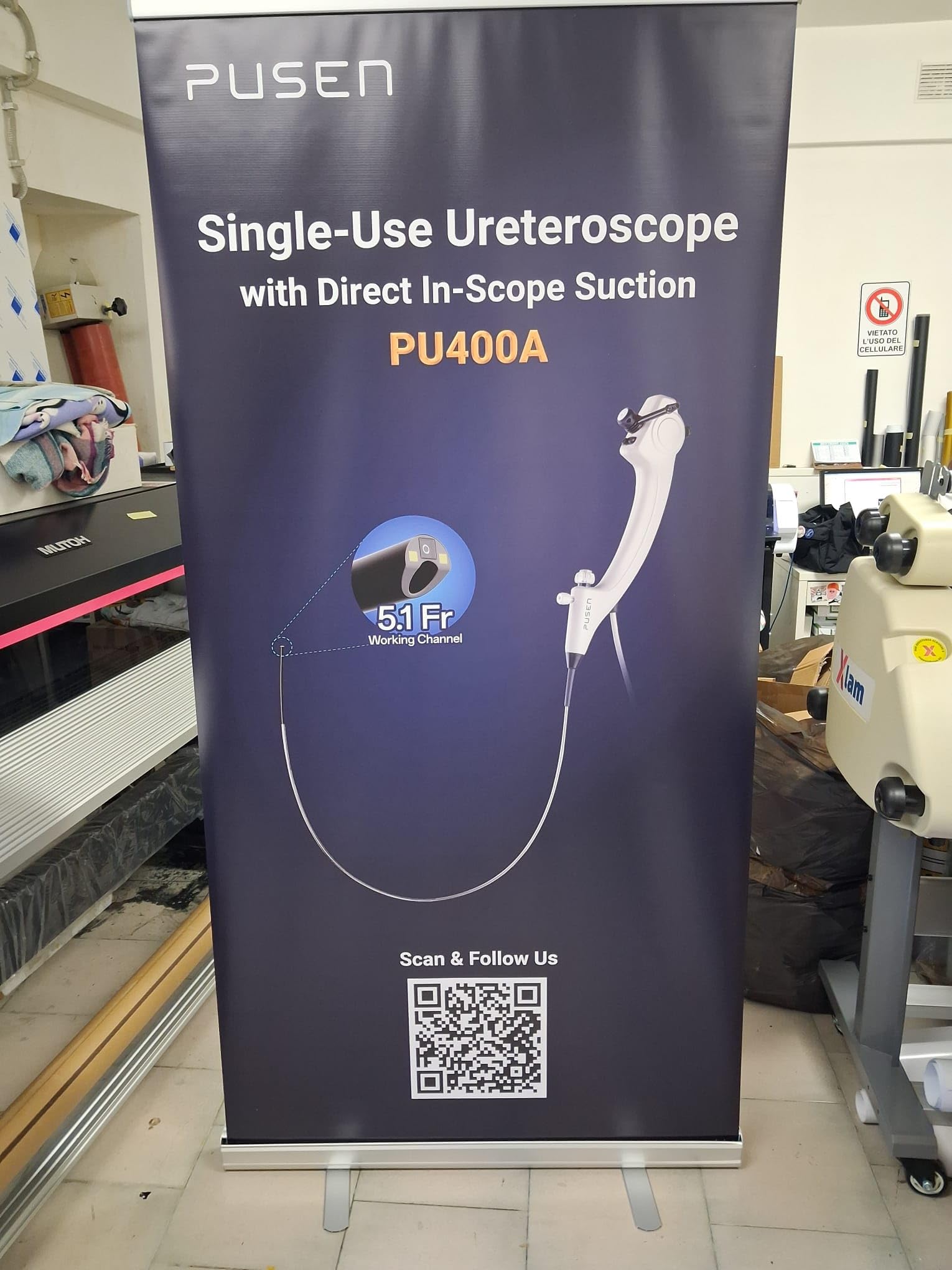 Roll Up Pubblicitario Personalizzato Stampa HD Modello STRONG Espositore Avvolgibile in Alluminio con Tela Premium Anti-Arricciamento Ideale per Fiere, Eventi e Negozi, 100 x 200 cm