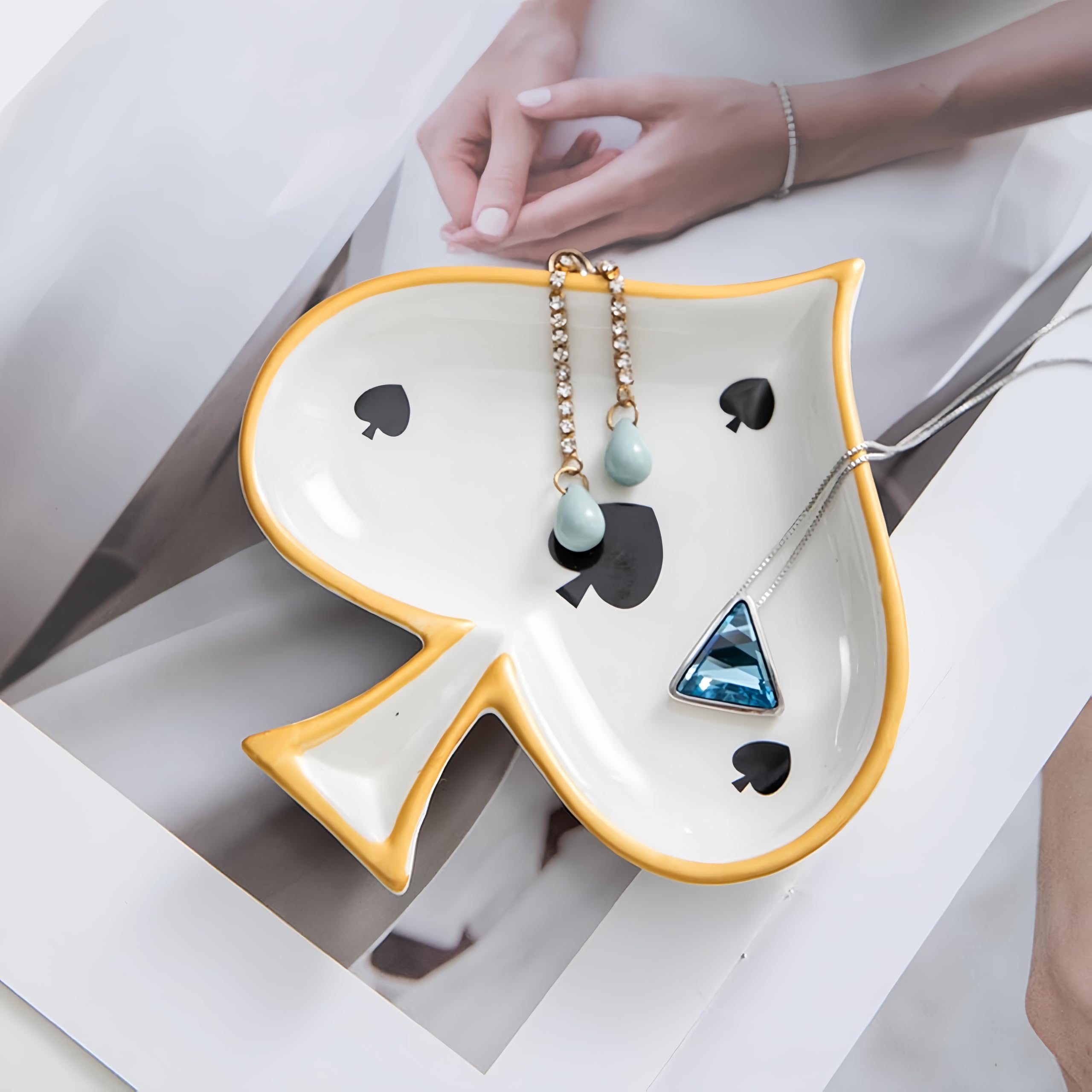 Amazon.com: PAQAYA Enamelled Metal Playing Card Dishes, Mini Sized