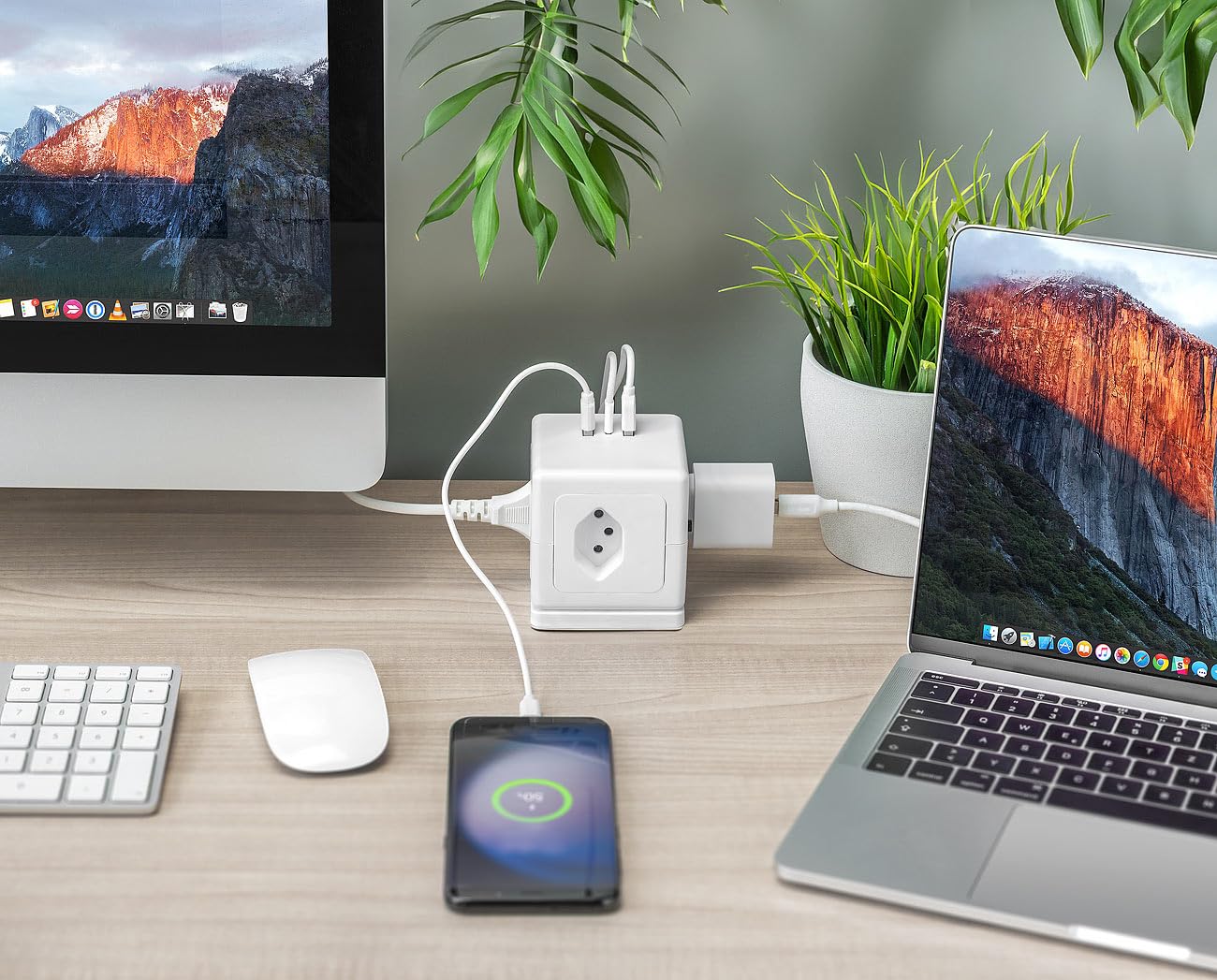 revolt Schweiz Steckdosenwürfel: CH: 4er-Set 4-Fach-Steckdosen-Würfel mit USB-C PD 20 W & 2X USB-A, QC (Steckdosenleiste mit Halterung, Steckdosenwürfel mit Anschluss, PC)