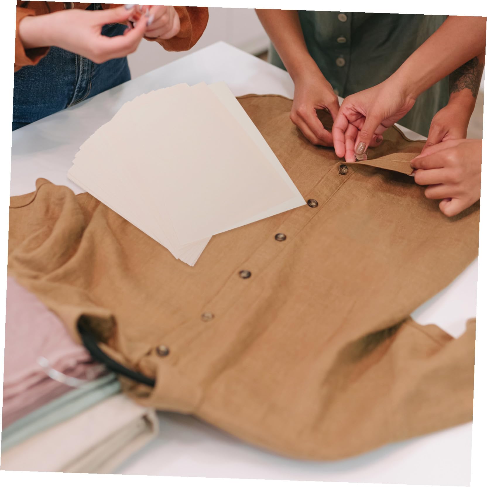 Sewroro 100 Stück Teiliges Sublimationspapier Hitzebeständiges Transfermaterial für Textilien Schnelltrocknend Reißfest für Polyester Sweatshirts Personalisierbare T Shirts und Taschen