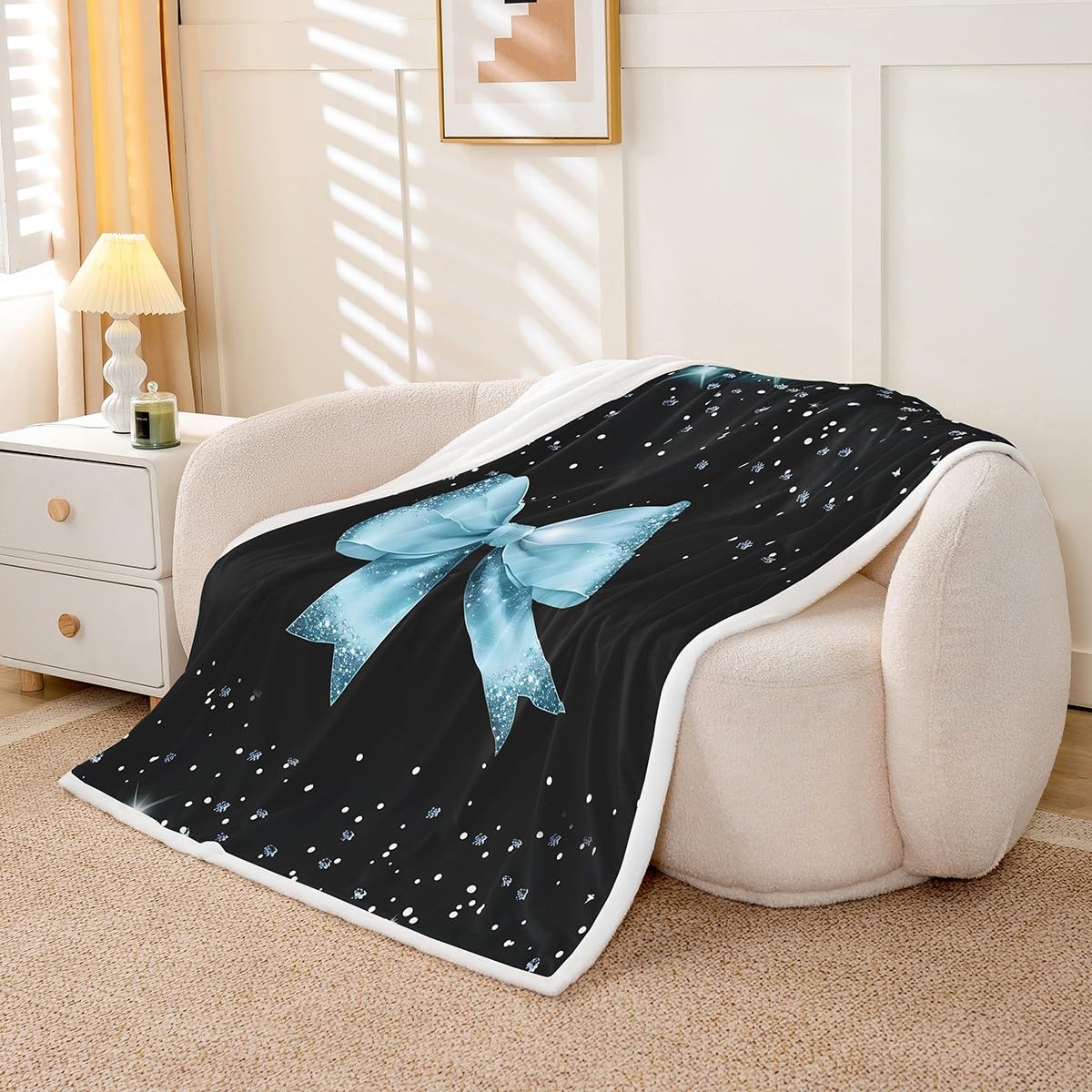 Homewish Niebieska muszka koc sherpa, kawaii, kokarda, puszysty, pluszowy koc z nadrukiem gwiazd, koc polarowy, gwiaździste niebo, dekoracja na łóżko, kanapę podwójną, 152 x 203 cm, z dekoracją
