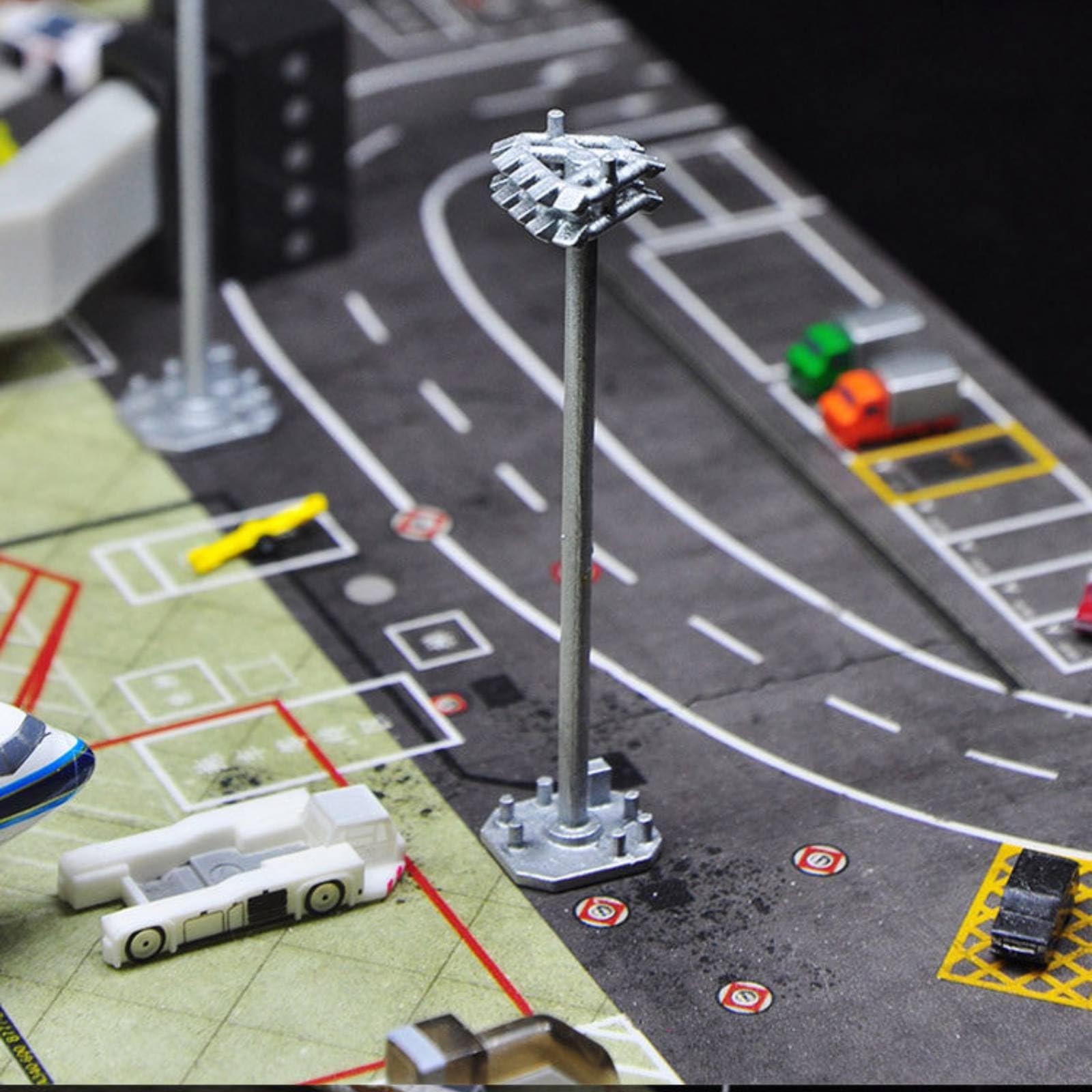 Colcolo Riproduzione di Luce a Palo per Aeroporto in Plastica con Dettagli Industriali E Dimensioni Compatte per Piazzale E Terminal in Miniatura Adatto per Collezionisti E Hobbisti di Diorama