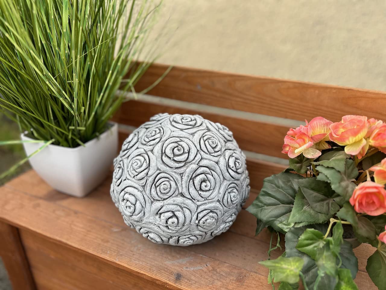 stoneandstyle Steinfigur Steinkugel Rosenball frostfest Steinguss ca. 12,1 kg