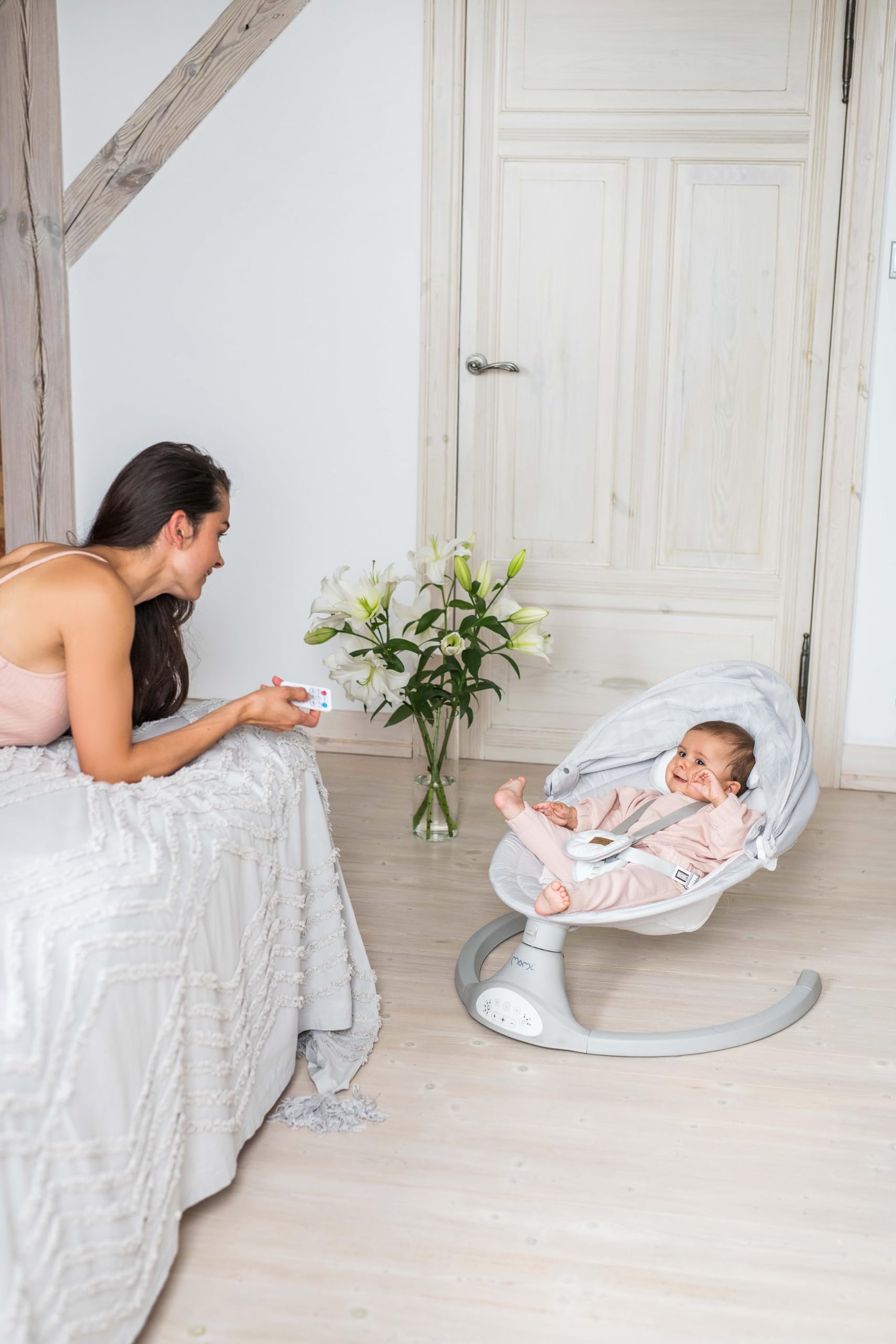 MoMi KENANI Babywippe klappbar mit Fernbedienung Bluetooth 5-Punkt-Sicherheitsgurt bis 9 kg