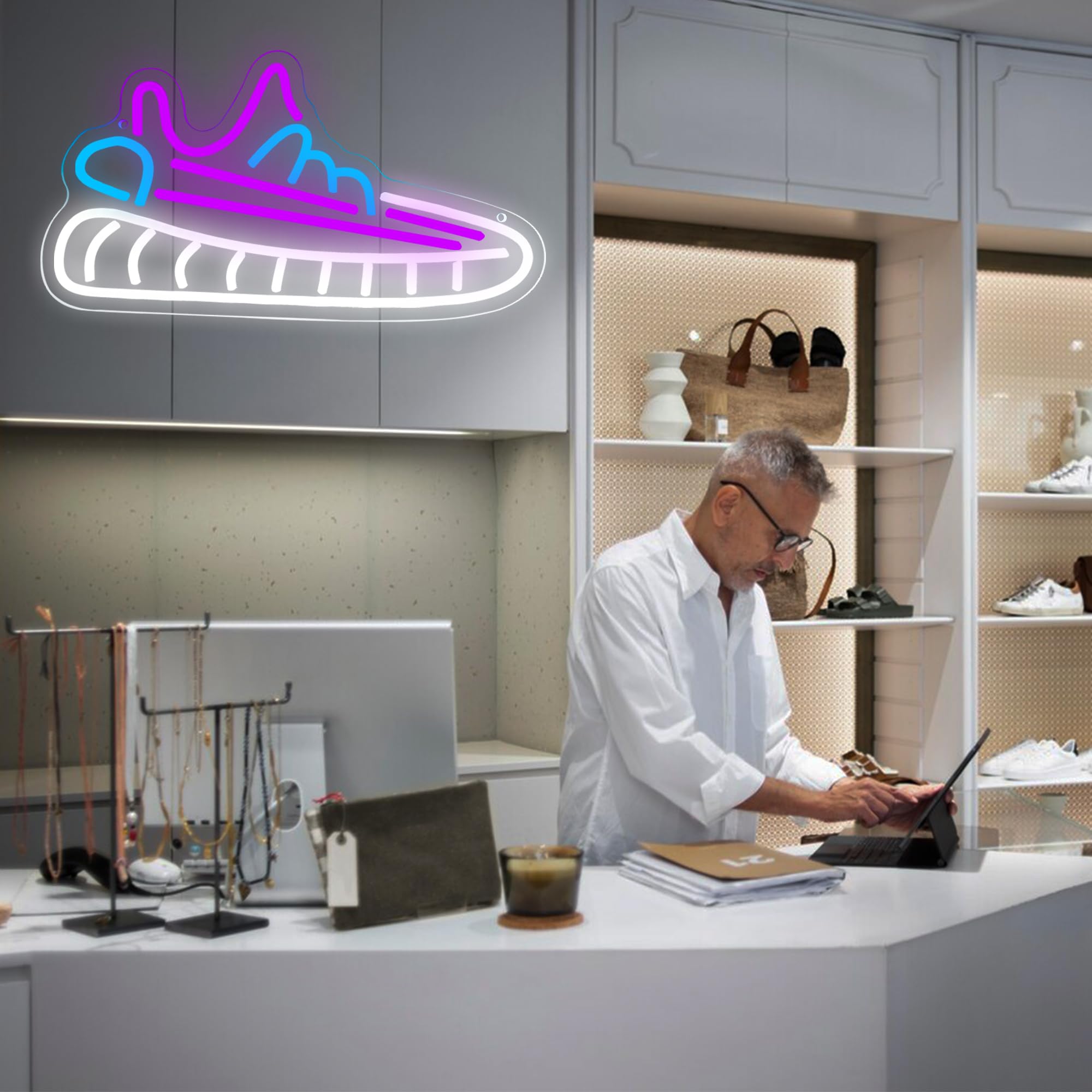 Amazon.co.jp: 壁の装飾用スニーカーネオンサイン、調光可能なスポーツ