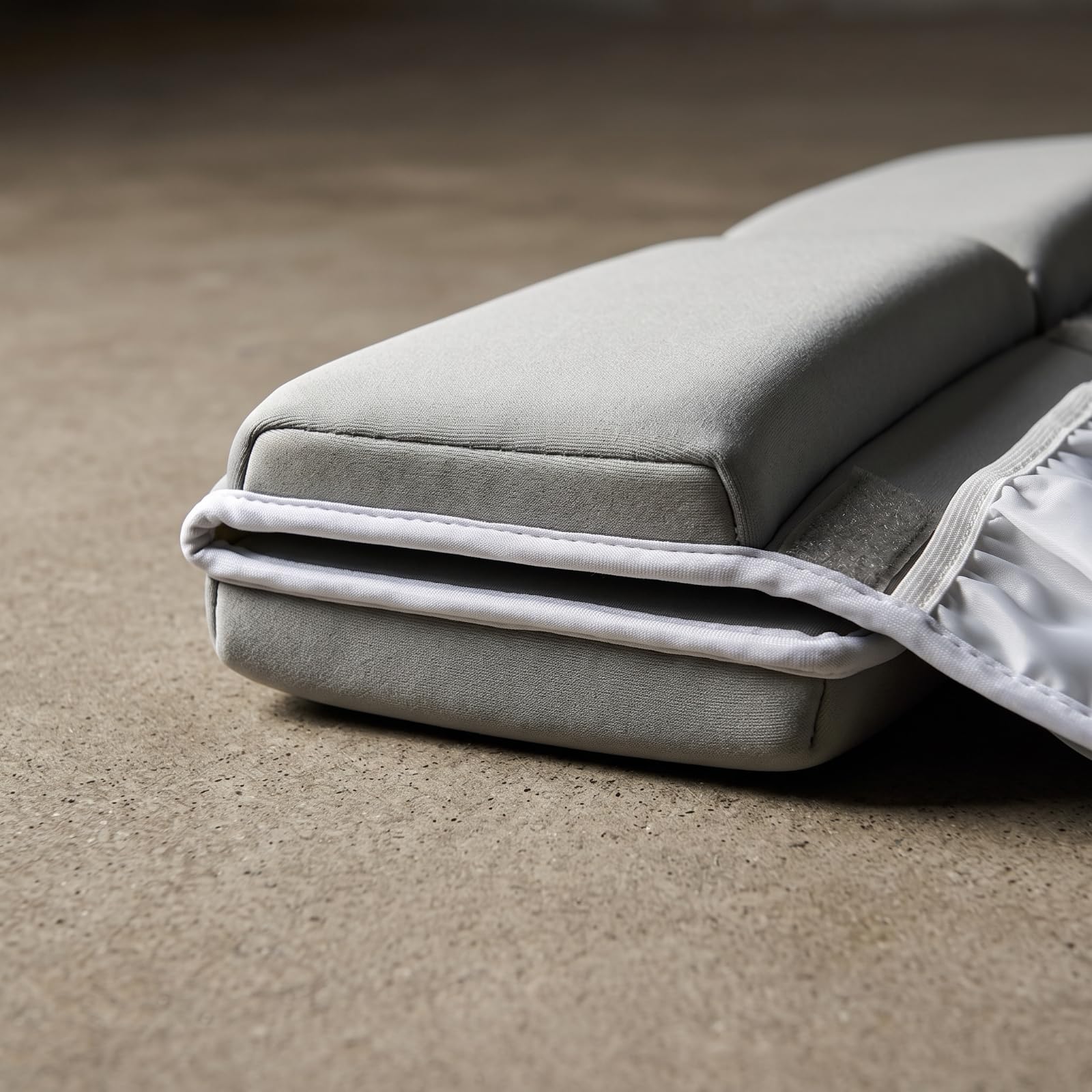 Inginocchiatoio da Bagno Pieghevole, Grigio Chiaro, Modello Pieghevole Con Tasca, 6 Ventose, Confezione In Sacchetto Di Polietilene, Grigio Chiaro