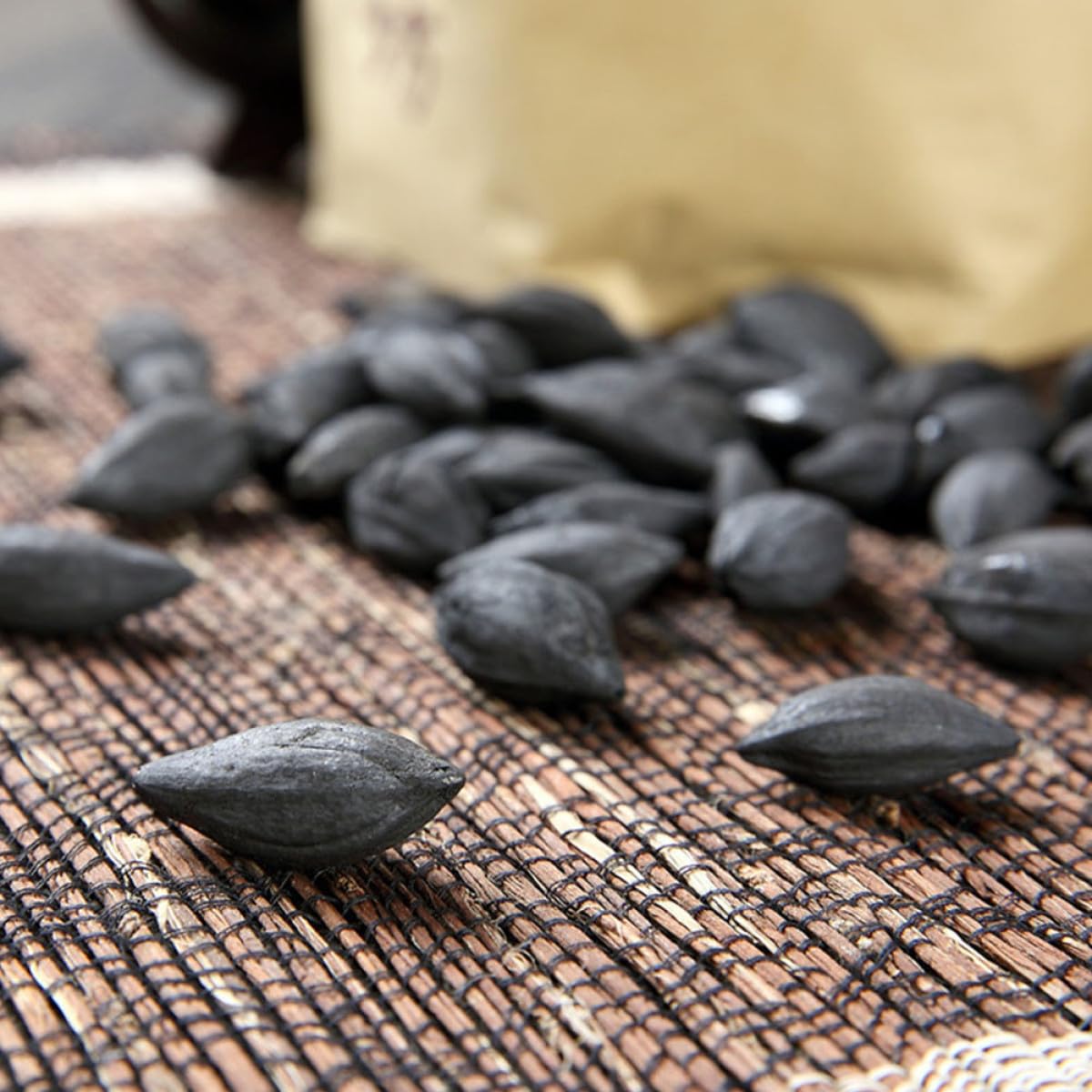 SHINEOFI Carbone di Legna di Ulivo Naturale Nero 500g Sacchetto per Barbecue Outdoor Efficiente e Duraturo per Campeggio e Uso Domestico in Diverse Condizioni Climatiche