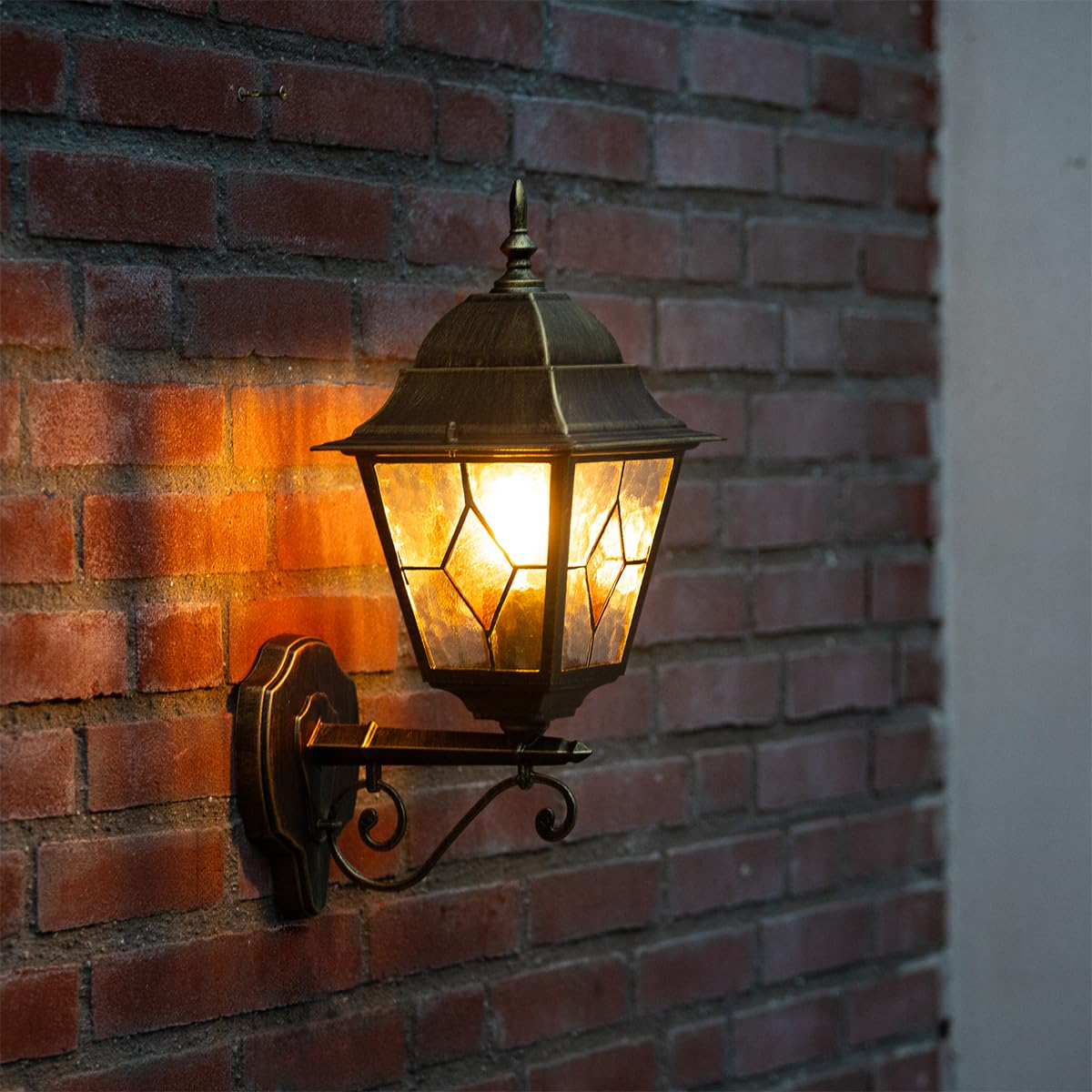 Qazqa Clásico/Antiguo Farol de pared exterior vintage oro antiguo - Antigua Up Aluminio/Vidrio Cuadrada Adecuado para LED Max. 1 x 15 Watt