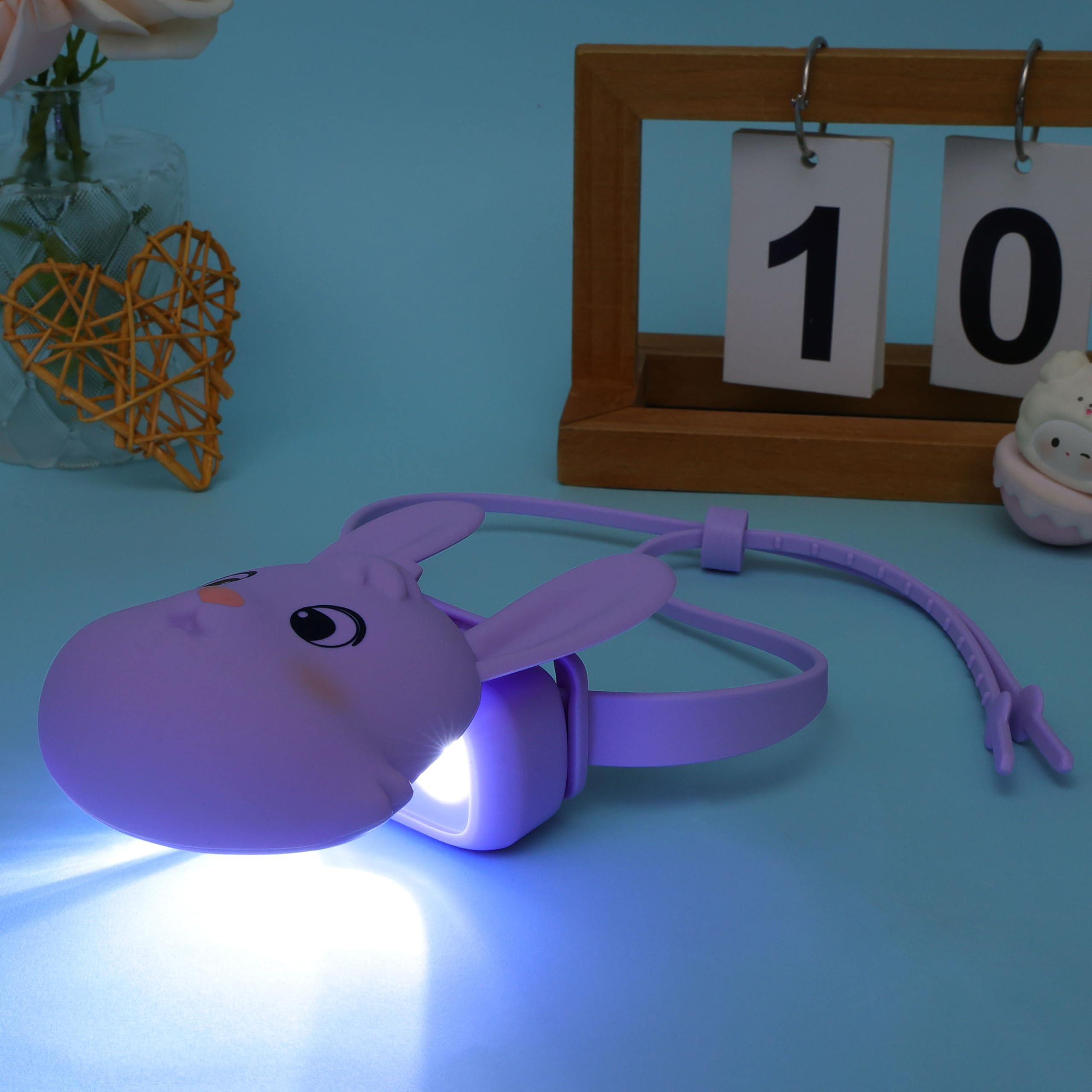 Ammonite Hase Stirnlampe Kinder, Bunny Stirnlampe LED Wiederaufladbar mit 3-stufige Dimmung & Blinklicht, weiches Silikonband, 0–90° verstellbarer Lichtwinkel für Camping Lesen Outdoor
