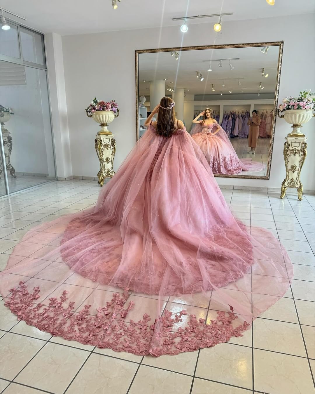 Vestidos de quinceañera con Mariposas 3D y Brillos con Capa y pedrería Vestidos de Fiesta y para Sweet 16 con Hombros Descubiertos YG45