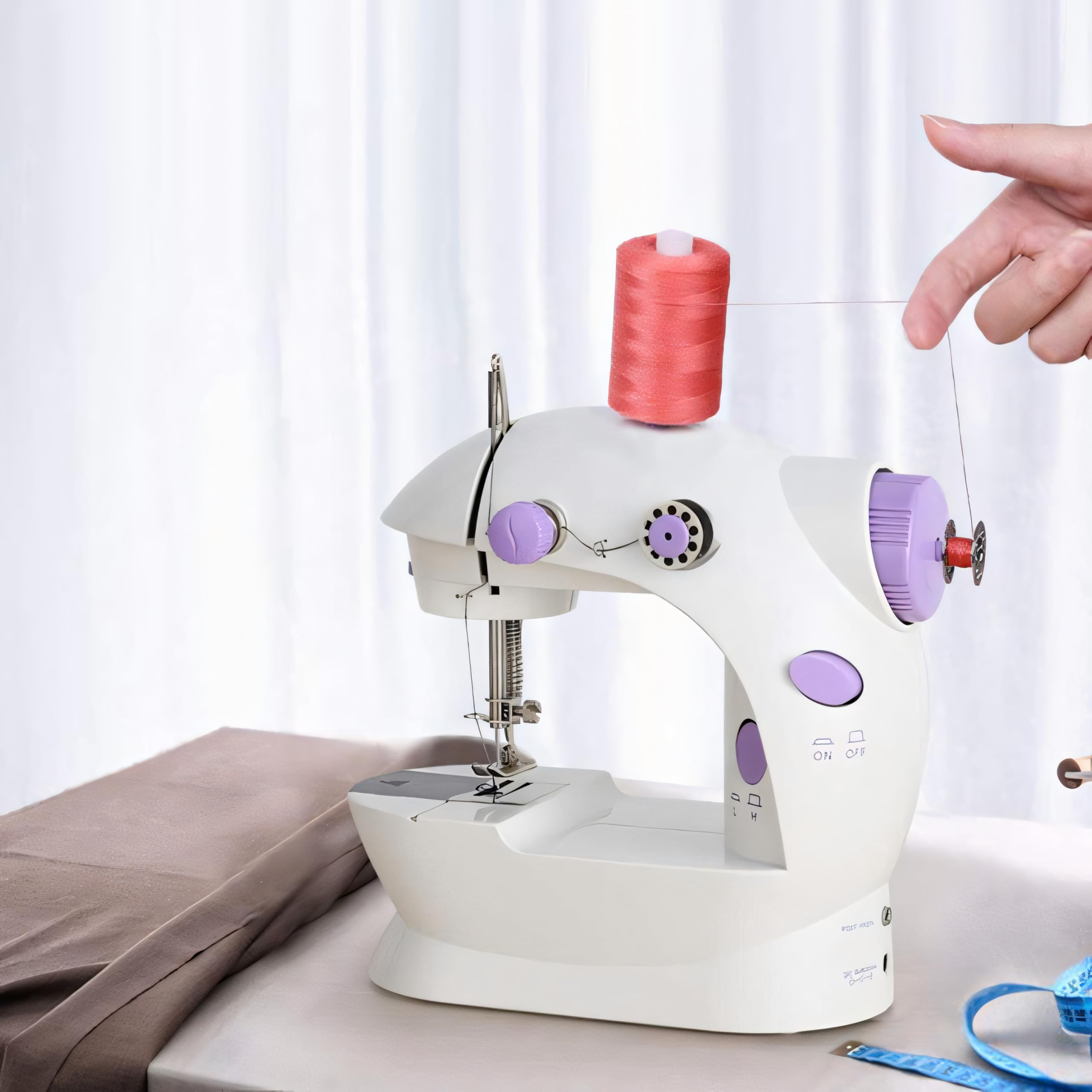 Retoo Machine À Coudre Portable, Mini Machine a Coudre Débutant, Facile À Utiliser Et Pratique, Rétroéclairage LED, Deux Vitesses De Couture, Pieds Antidérapants, Blanc