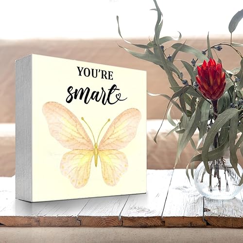 Miniatura 10 de Letrero de madera con texto en inglés "You're Brave Girl Positive Affirmations", decoración de escritorio con diseño de mariposa rosa acuarela,