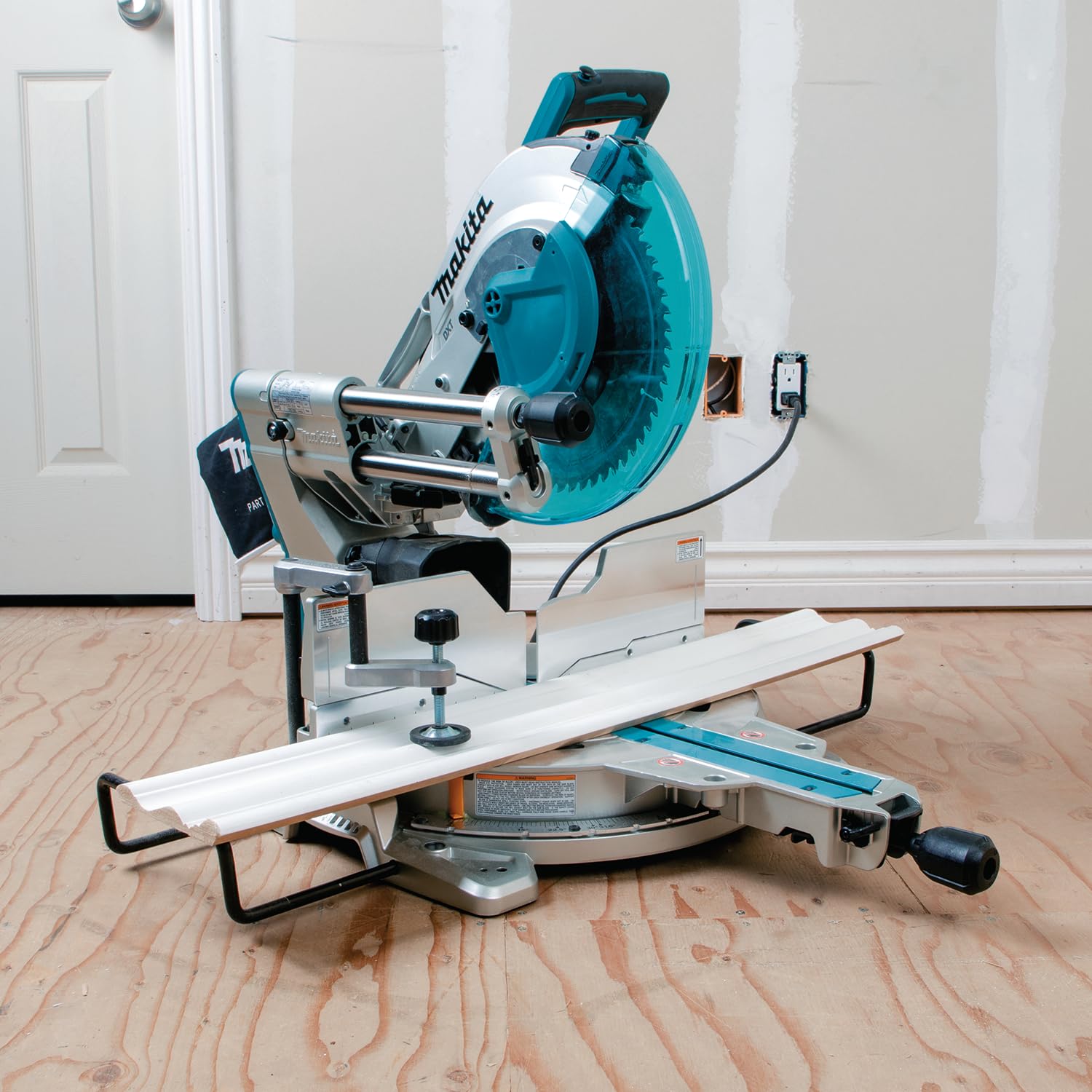 MAKITA LS1219L Scie à onglets radiale 1800 W Ø 305 mm