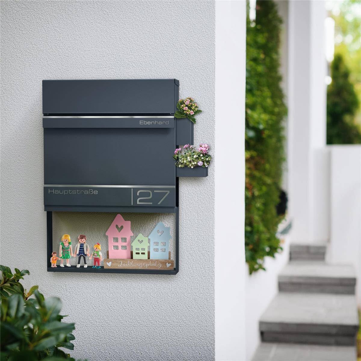 Metzler Briefkasten Personalisierbar Anthrazit RAL 7016 - mit Zeitungsfach - Wandbriefkasten mit Edelstahl Namensschild und Hausnummer Lesergravur - UV-beständig und Rostfrei (Mit Gravur) - Herrmann