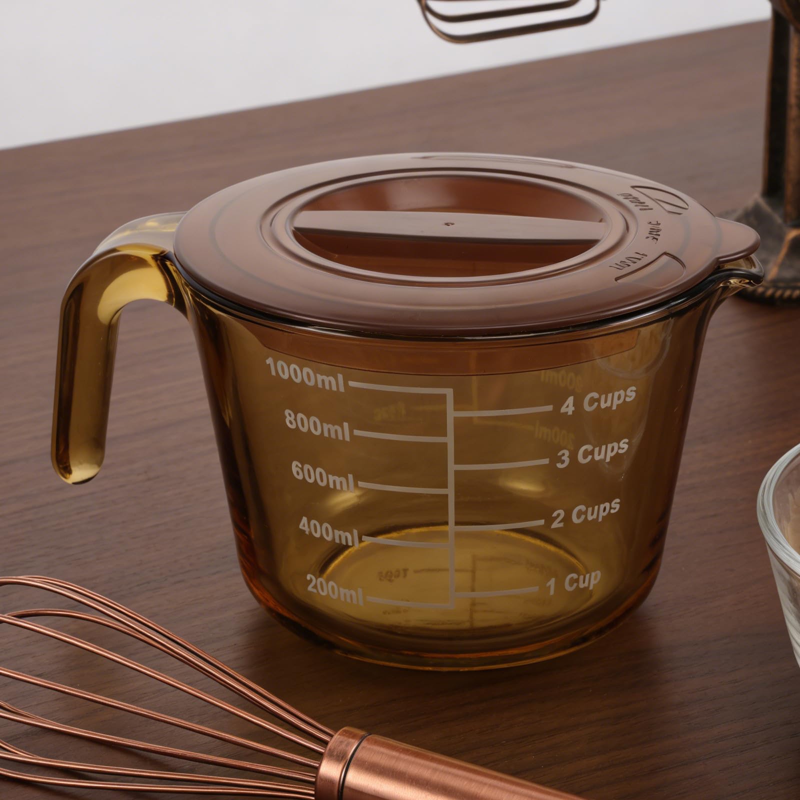 Hitzebeständiger Messbecher aus Glas mit Deckel und Ausgießer – 1000 ml Messbecher zum Backen und Kochen – Vielseitiger Flüssigkeitsmessbehälter