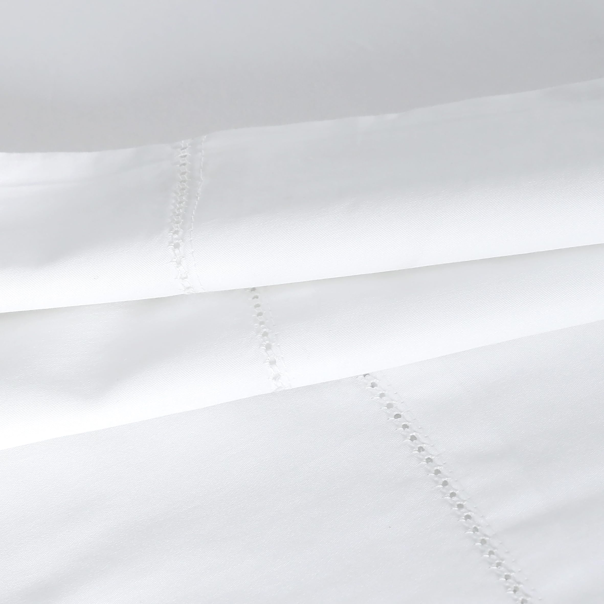 NORA HOME Juego de Sabanas 150x190 Algodón Satén de 300 Hilos Calidad Hotel 5* + 2 Fundas Almohada + Sabana Bajera Ajustable. Sabanas 150 x 200 Blancas para Cama 150 con Vainica - Verona