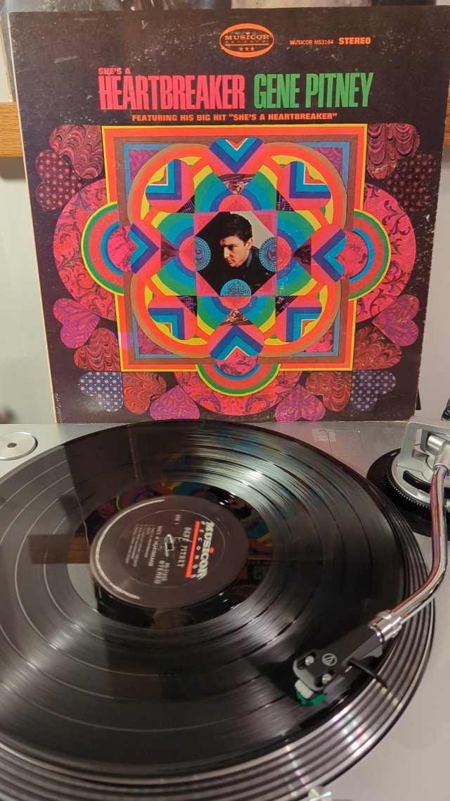 Amazon.com: Gene Pitney - She's A Heartbreaker - Columbia - MS