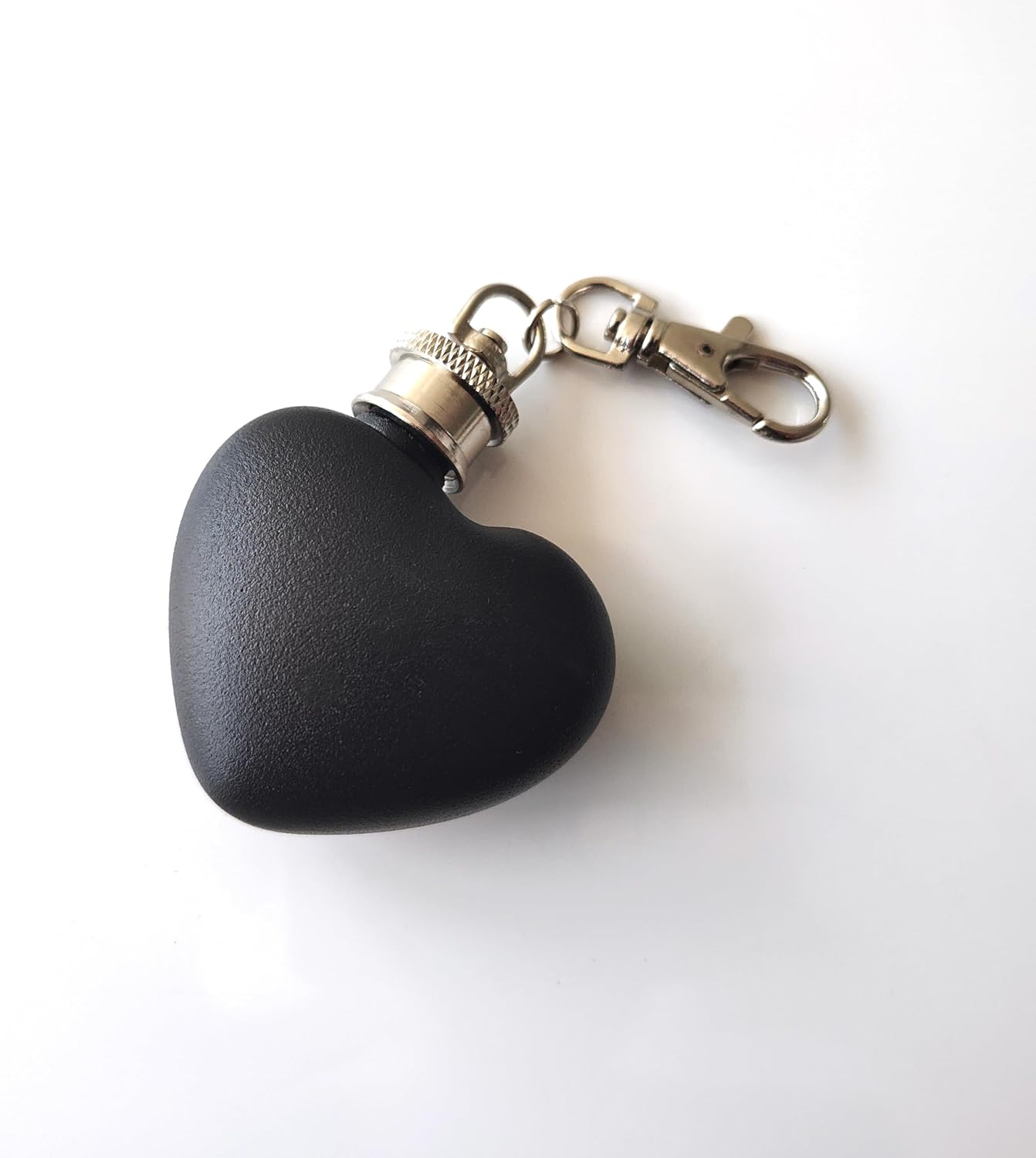 Black Powder Coat Heart Shaped 1 Oz Keychain Flask Black Color Mini Hip Flask 304 Stainless Steel Snuff Bottle With Key Chain