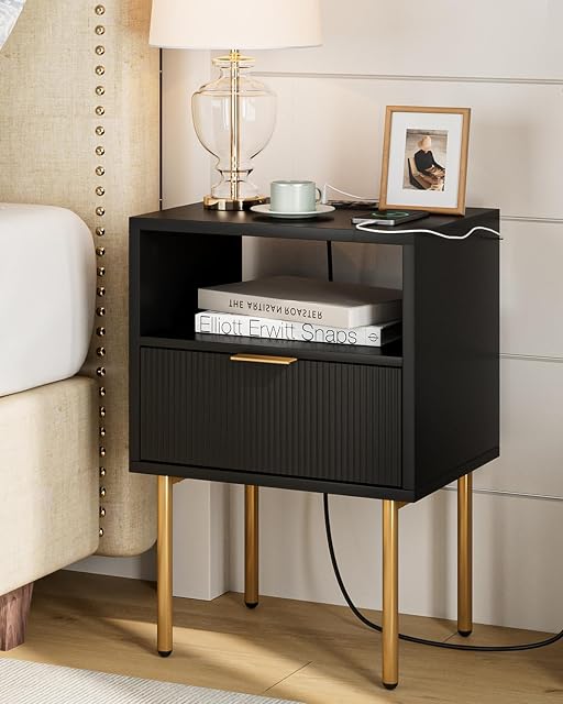 Masupu Table de chevet avec borne de recharge, Table de lit moderne avec tiroir de rangement et plateau en bois ouvert,Petite table de chene en or pour chambre,Salle de séjour (noir)