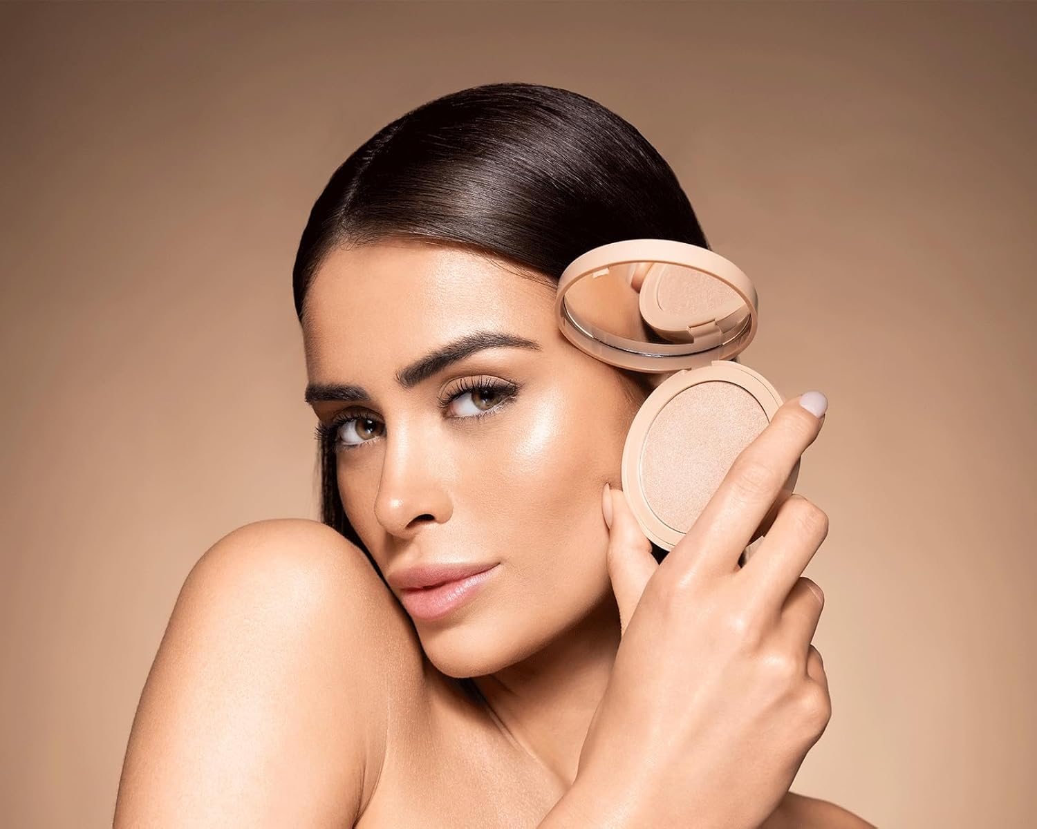 Pupa Milano Wonder Me Glow - Lightweight Makeup Powder - Face Highlighter with Ultra-Fine Pearls - Talc-Free - 101 Rose Gold - 0.264 oz - Image 4