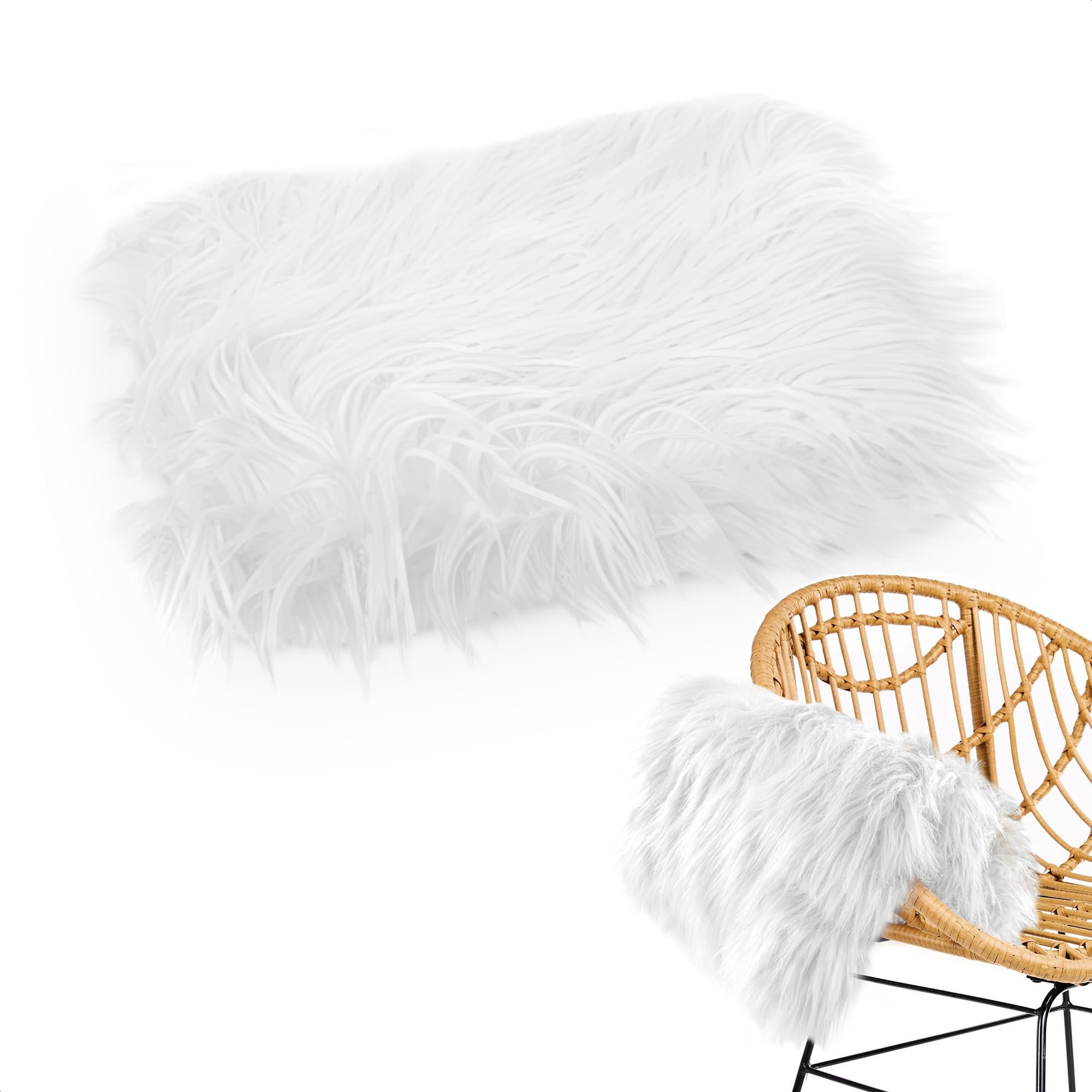 DIMROM White Blanket for Photoshoot Baby Boy & Girl 23,6" х 19,7 Faux Fur Baby Blanket for Newborn Photography Basket - Small White Faux Fur Rug Background for Nail Pictures, Jewelry, Cosmetics