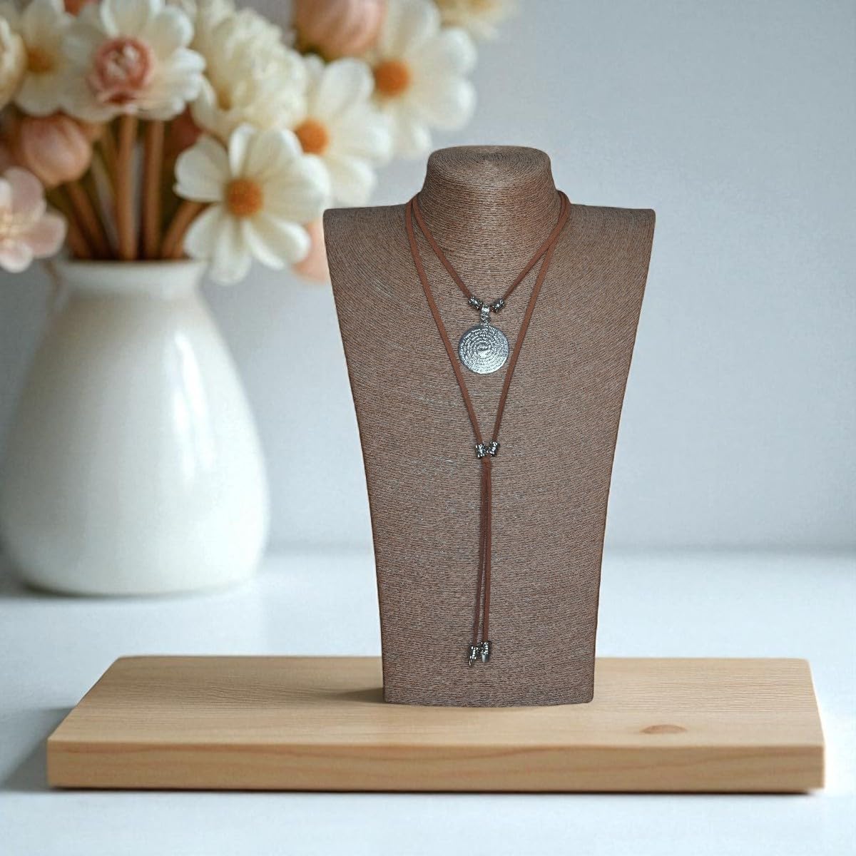 Colar De Couro Duas Voltas Pai Nosso Bijuterias Femininas em promoção! Veja a oferta e mais achadinhos de Bijuterias 4 Hoje é o melhor dia para comprar Colar De Couro Duas Voltas Pai Nosso Bijuterias Femininas com aquele preço maroto! Promoção! Aproveite a oferta! 4