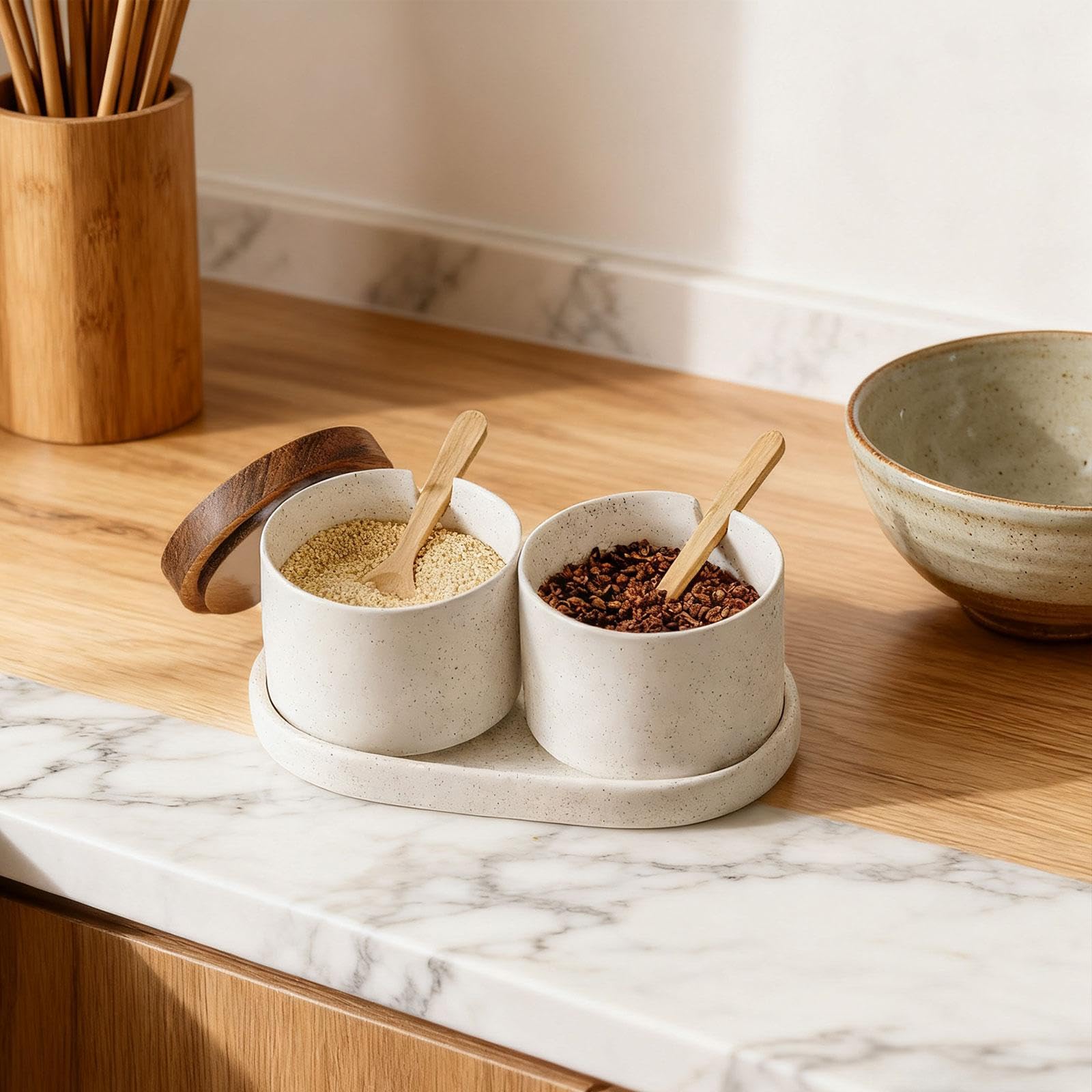 2 Tarros para Especias Y Condimentos, Tapa de, Cuchara Y Bandeja de Cerámica. Diseño Moderno, Ideal para El Hogar Y La Cocina. Regalo, 2 Piezas