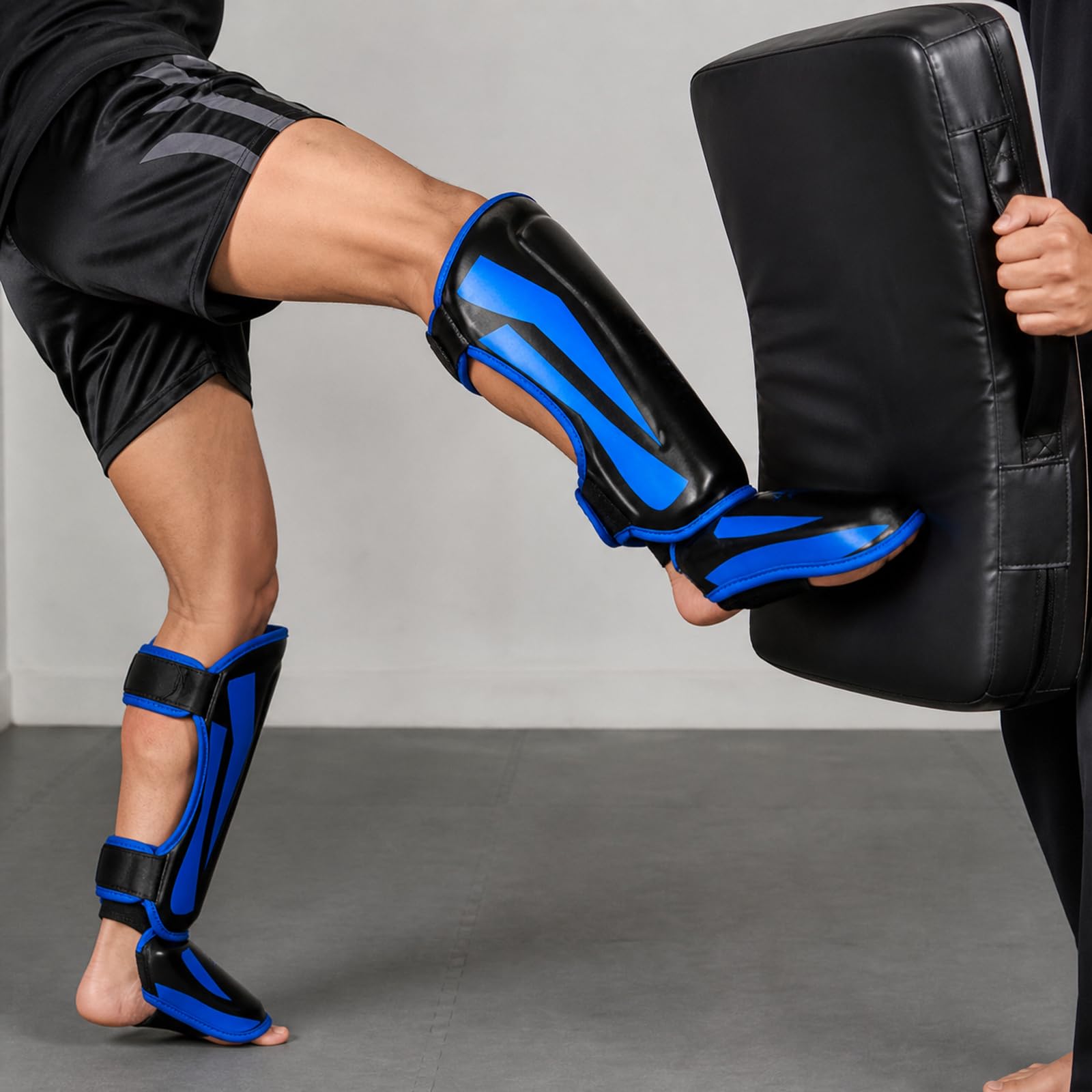 Ochrona stóp Shin Guard, ochraniacze na piszczele do sztuk walki, ochraniacze na kopnięcie z ochroną stóp, regulowane, wygodne, oddychające, do boksu, Muay Thai, sportów walki