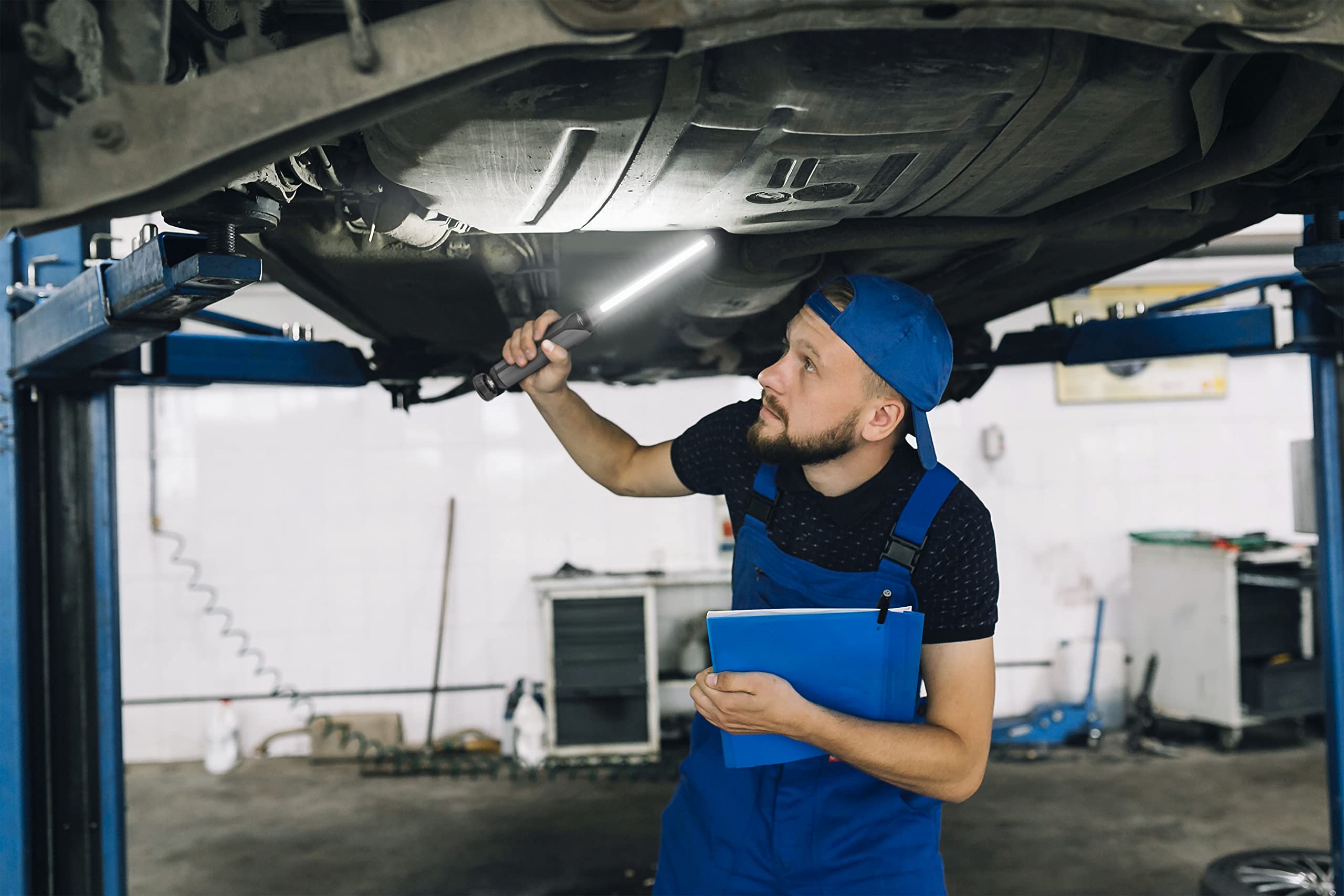 Ansmann Lampada da lavoro professionale IL700R, 7 W, COB LED 2 in 1, ricaricabile con magnete e gancio, maneggevole e robusta per officina, cantiere, artigianato, auto, ispezione, colore nero