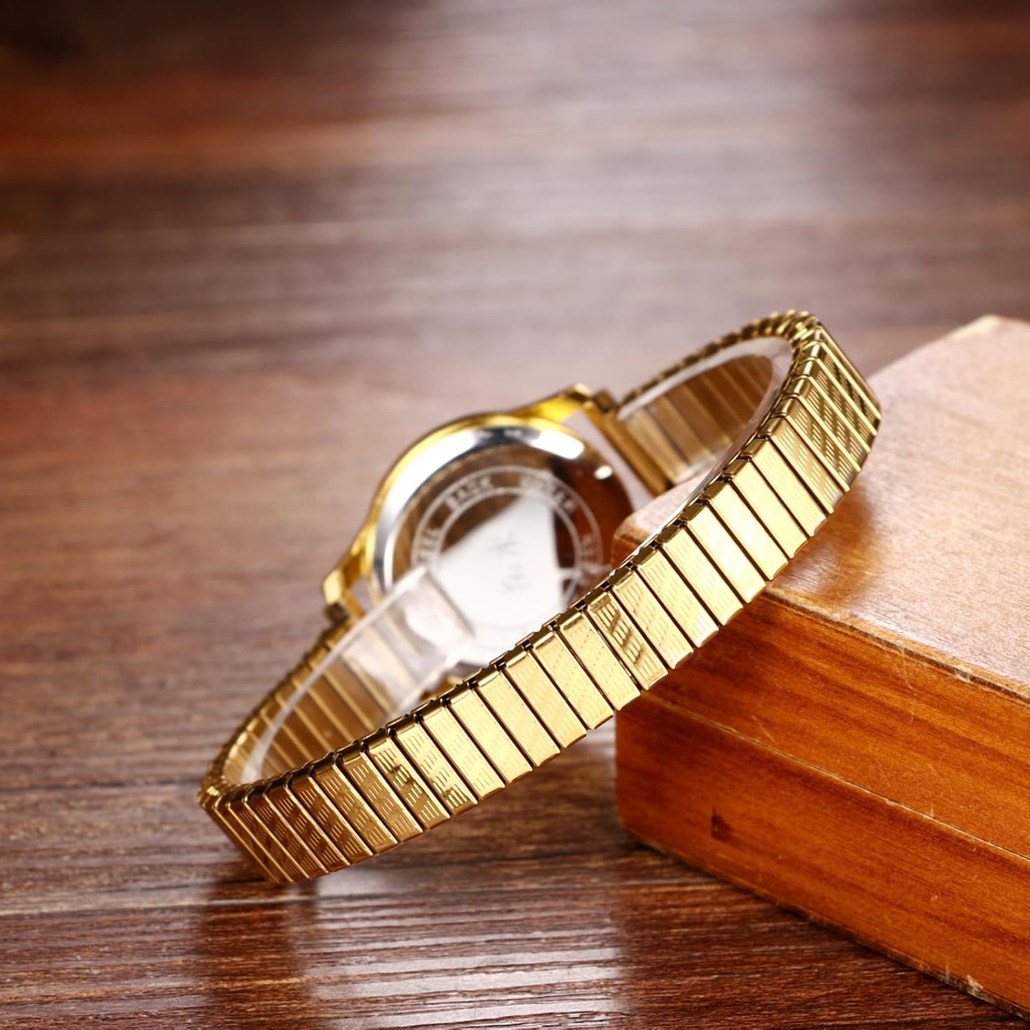 JewelryWe Women's Ultra Thin Easy Reader Watch with Elastic Strap Golden/Silver Tone Stretch Band Watches for Valentine's Day - Image 4