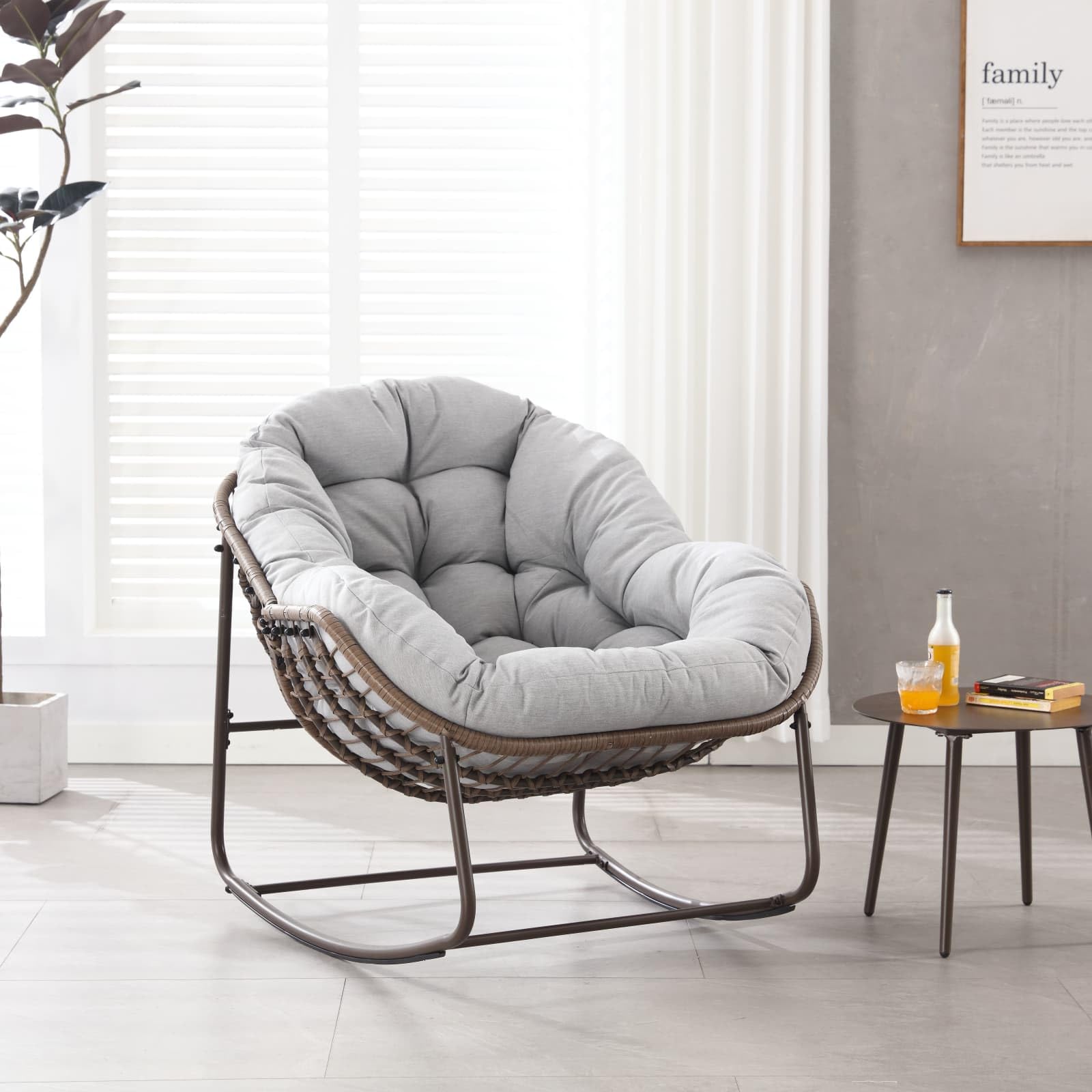 Sweiko Fauteuil à Bascule d'Extérieur en Rotin avec Coussin Moelleux,Fauteuil de Loisirs Ergonomique Adapté aux Porches,Salons,Terrasses et Jardins (LightGray)