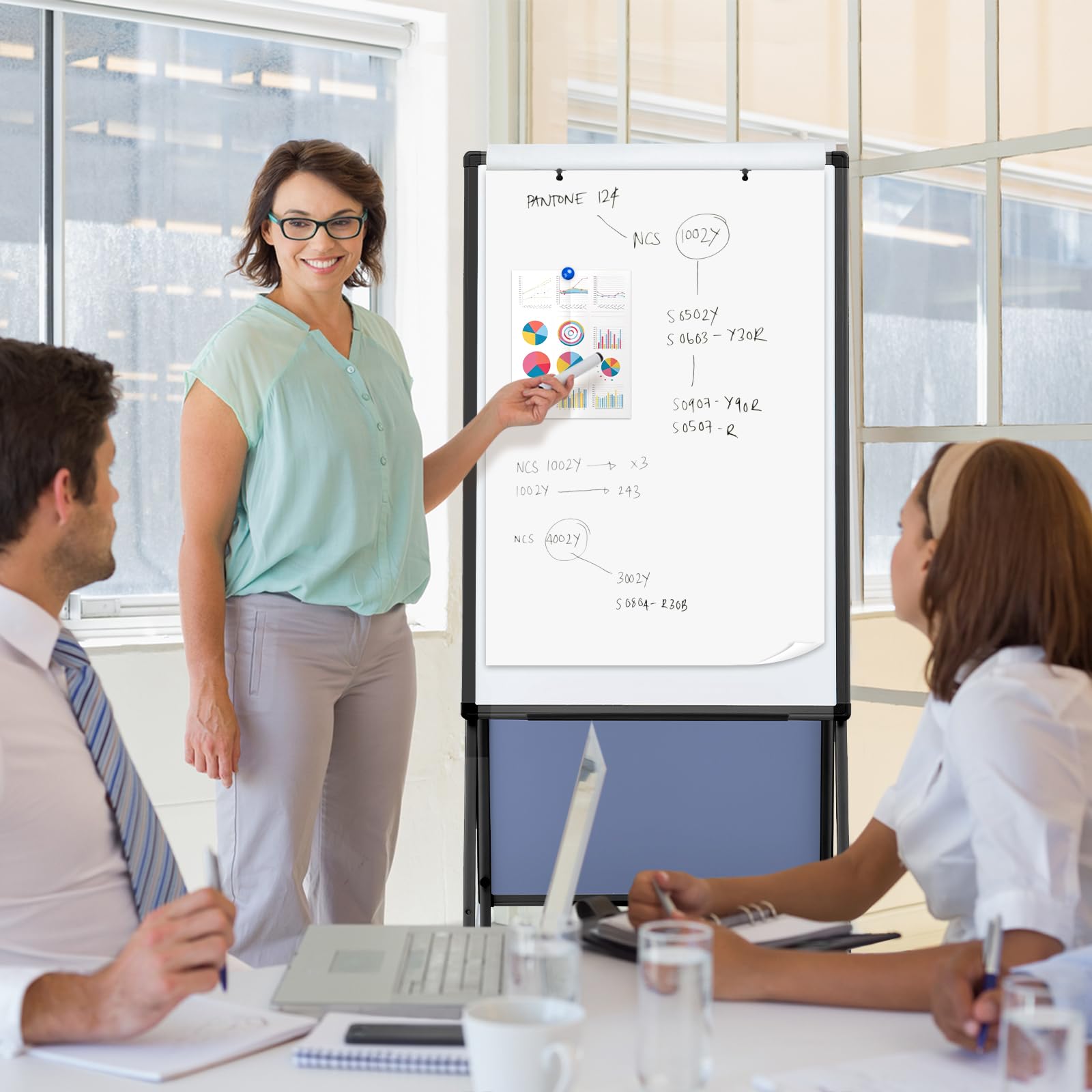 MAKELLO Lavagna Magnetica a Doppia Faccia Mobile con 4 Rotelle - Lavagna a Fogli Mobili, Struttura in Alluminio Nero Regolabile in Altezza, Stabile per Ufficio/Aula/Home Office
