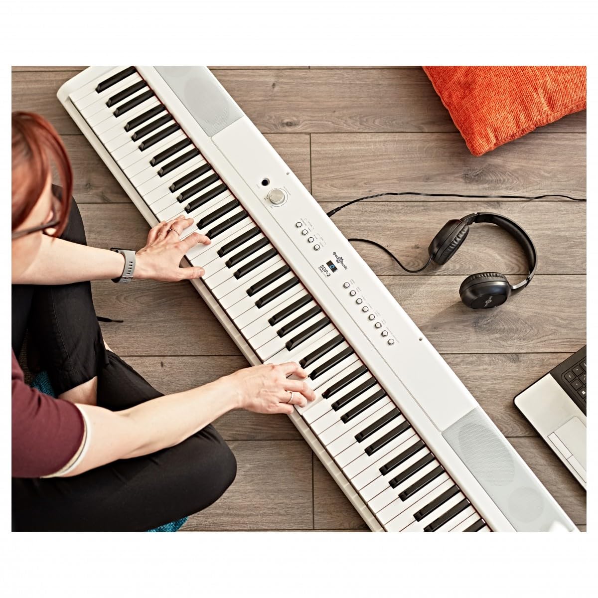SDP-2 Pianoforte da Palcoscenico di Gear4music con Supporto Pedale e Cuffie Bianco | Piano digitale 88 tasti pesati, altoparlanti stereo integrati e uscita cuffie, RCA e USB MIDI