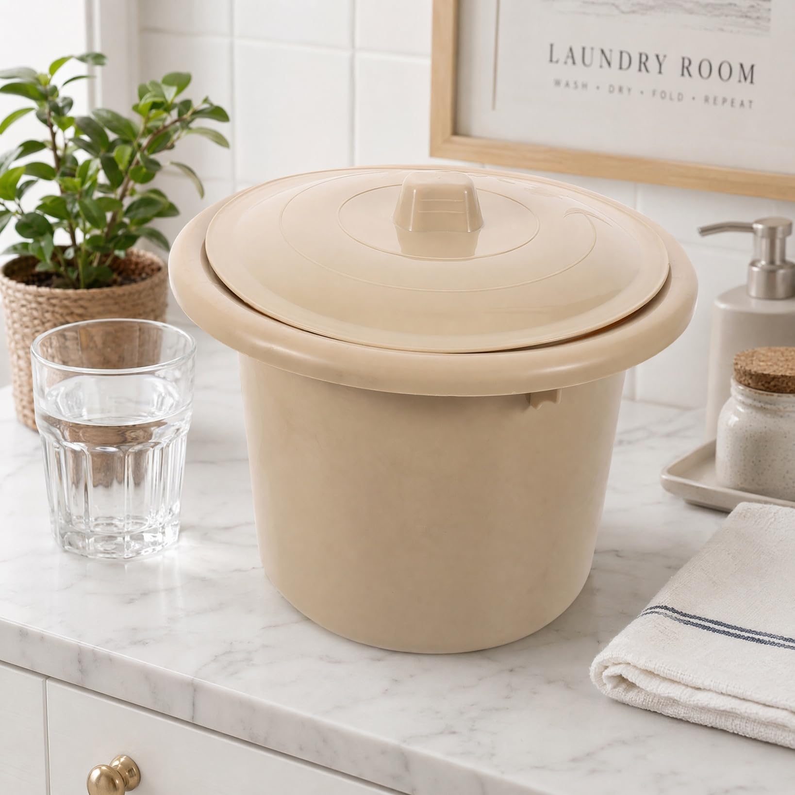 Pot de Chambre Adulte Seau Toilette Hygiénique Plastique avec Couvercle | Vase de Nuit Portable avec Couvercle Hermétique pour Chambre & Voyage. Seau Hygiénique Ergonomique en Plastique Épais