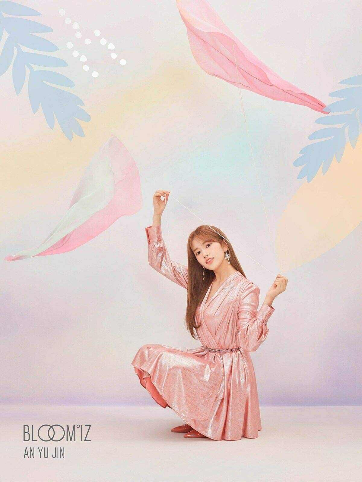 IZ*ONE 'BLOOM*IZ' 1st Album Version.1 CD+112p PhotoBook+1p IZONE