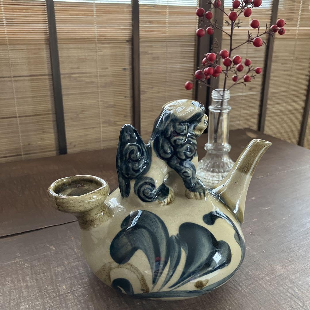 【上作品❗】沖縄の焼物　琉球壺屋焼　作家物　シーサー飾り　練込文　カラカラ　徳利 上作品❗】沖縄の焼物 琉球壺屋焼 作家物 シーサー飾り 練込文