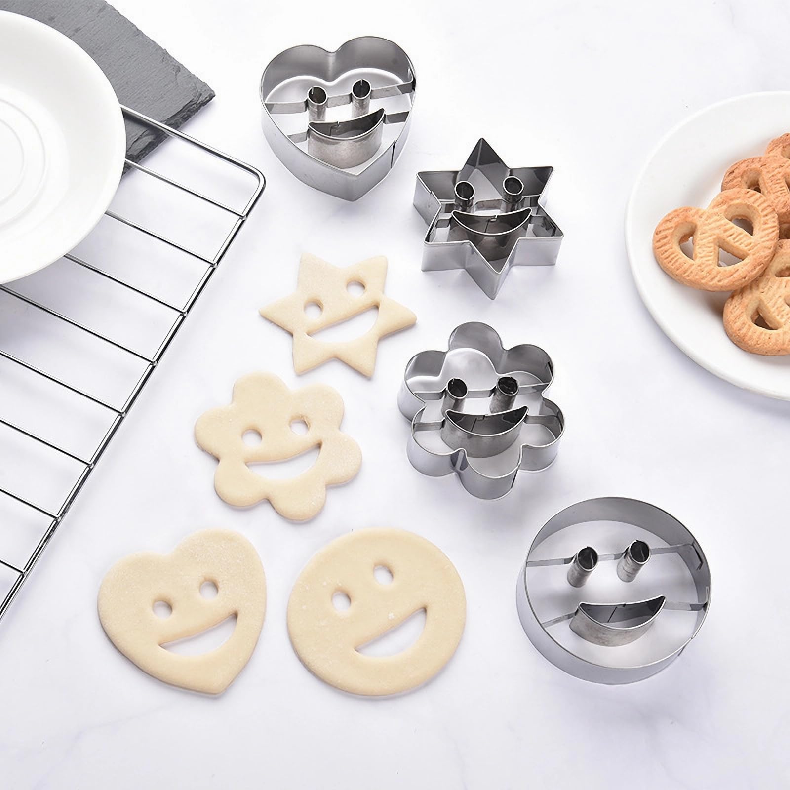 Juego de cortadores de galletas de acero inoxidable para hornear, moldes de galletas para hornear de metal, herramientas de modelado de cocina, 4 piezas (cara sonriente)