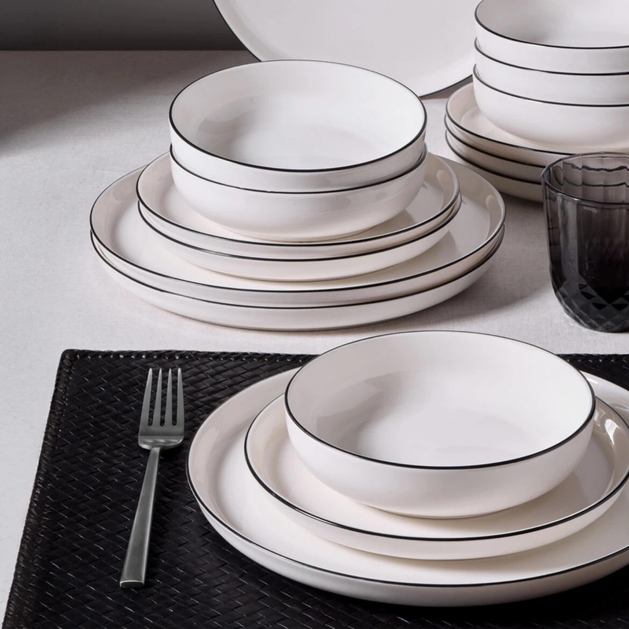 NORDIC SCHILLER Tafelservice, 4 Personen, 12-tlg., Bilbao Series, Bone Porzellan, Geschirr Set Creme mit Schwarzem Rand, Teller Set, Essteller, Dessertteller, Tiefe Teller, Geschirrsets