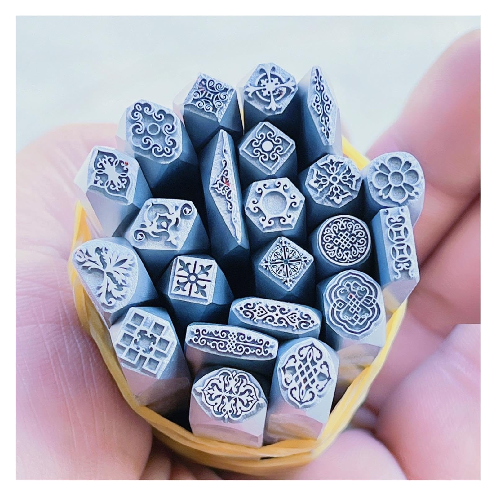 Timbri Metallici Con Logo Di Design Floreale