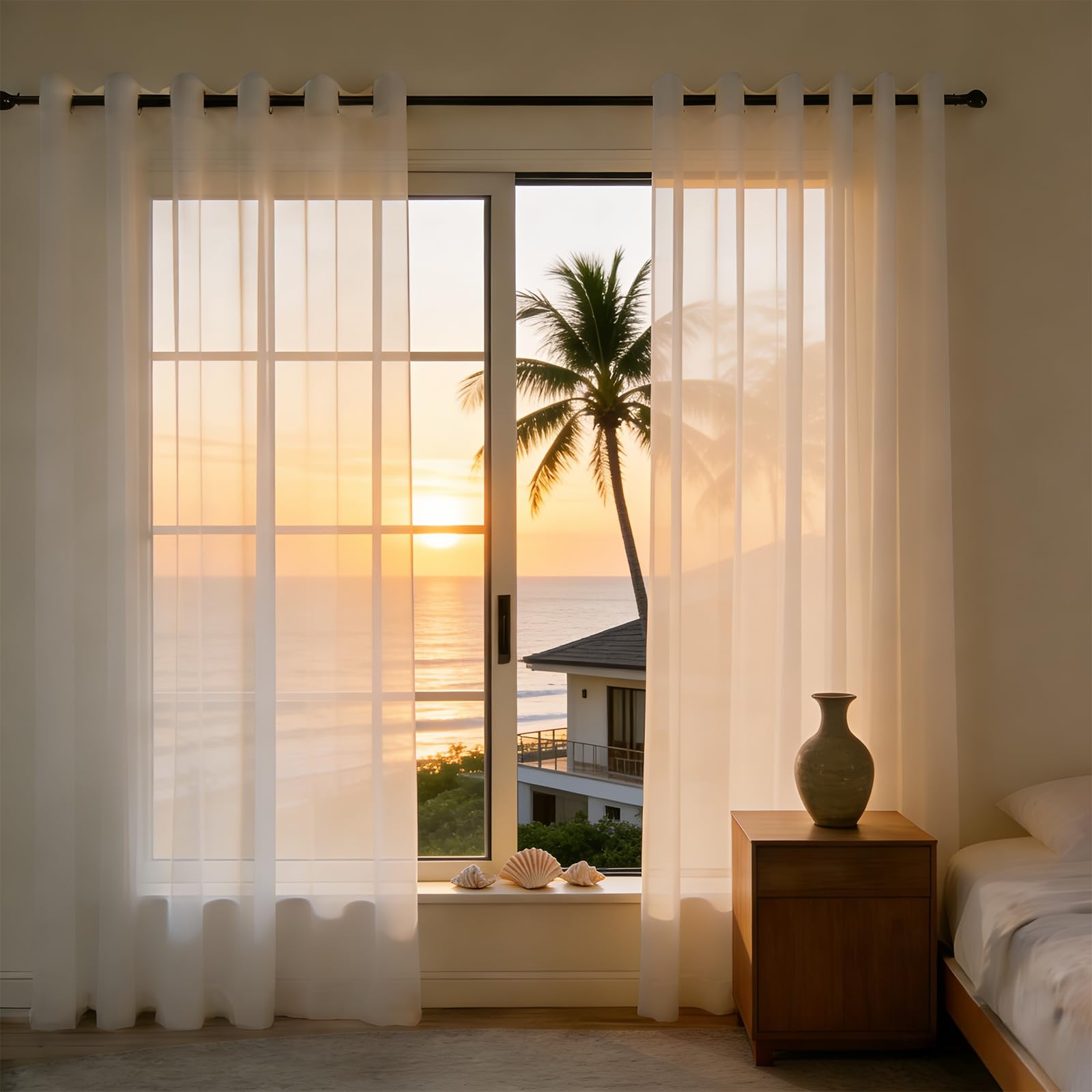 Cortinas blancas de aspecto lino para un salón luminoso y acogedor de 135x103 cm