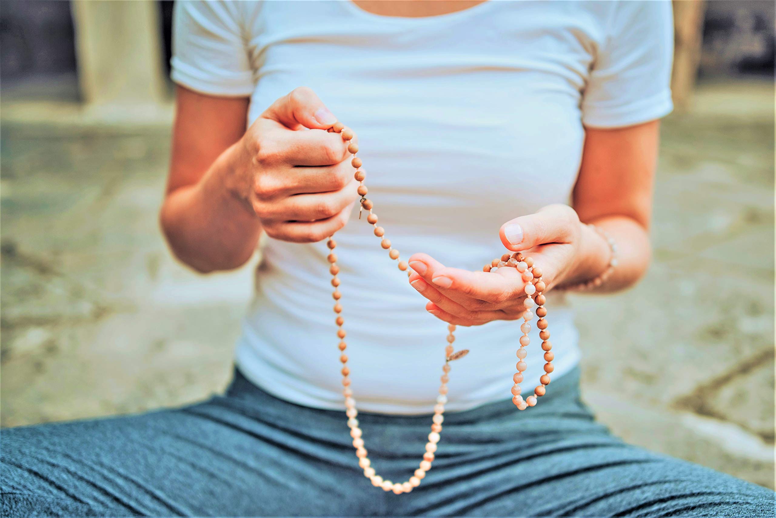 Mondstein Edelsteinschmuck Mala Edelsteinkette Yoga Meditation Geschenk-Set mit Holzbox Jute-Täschchen Affirmationskarten INTUITION Naturstein Sandelholz handgemacht in Deutschland