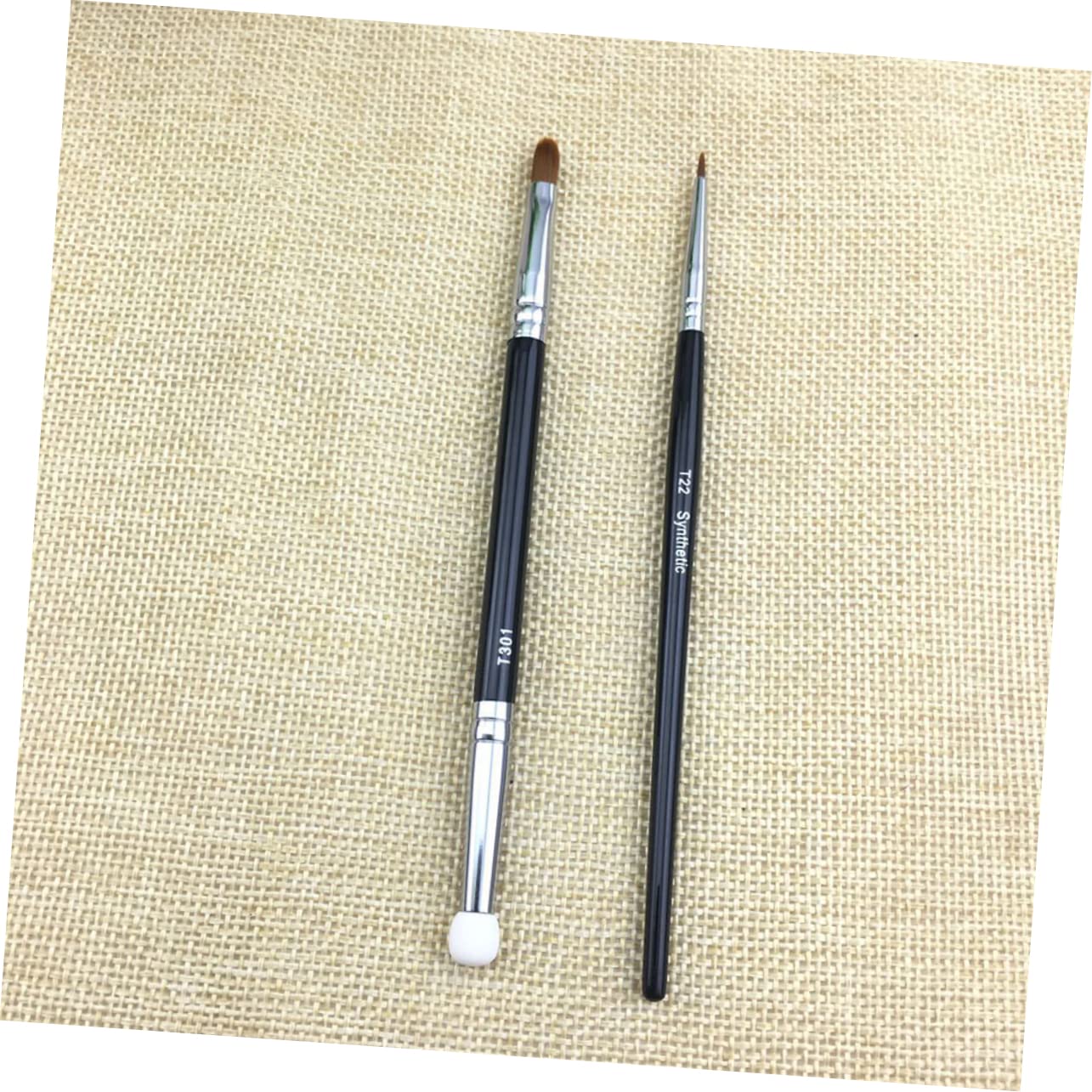 1set Eyeliner Double- Conceal Makeup Brush for Professional Concealer Application for Hiding Dark Circles and Tear Ducts