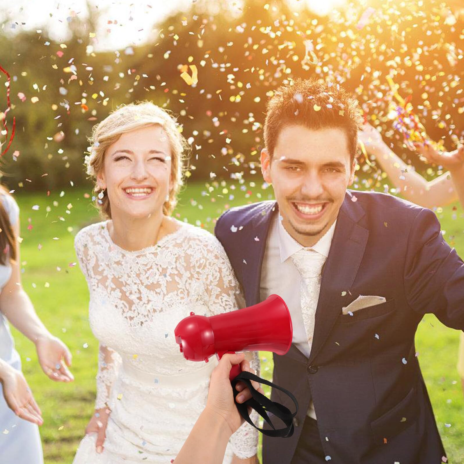 Veemoon Mégaphone Rouge en Plastique sans Pile, Cornet Acoustique Léger pour Garçons D'honneur, Accessoire de Fête pour Mariage, Haut-parleur Portable pour Accueil et Animation Festive
