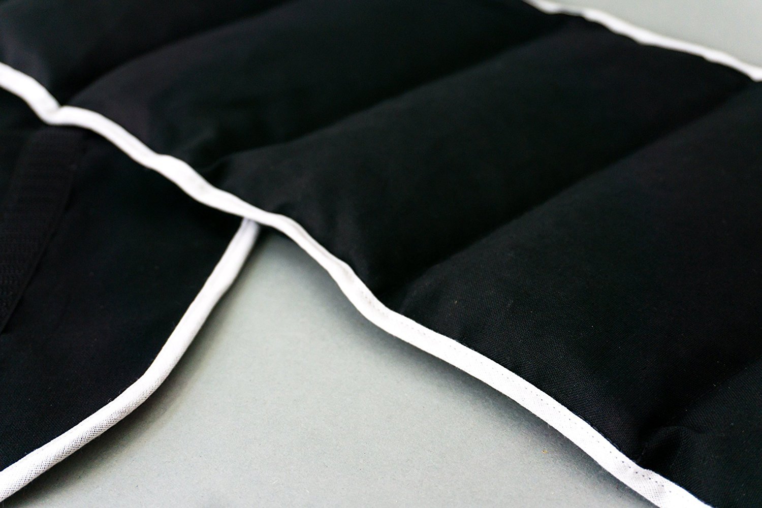 Faja térmica lumbar de semillas con cierre, largo aprox. 135cm, negro. Cojín térmico para la espalda. Huesos de cerezas