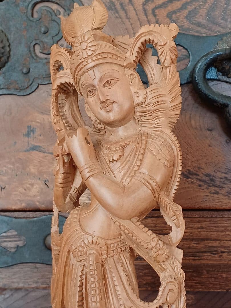 インド　白檀　木彫り　弁財天　仏教美術　仏像 骨董 木像　木製　仏教　密教 Amazon.co.jp: 仏像弁財天 木彫 白檀 インド 仏教美術 骨董